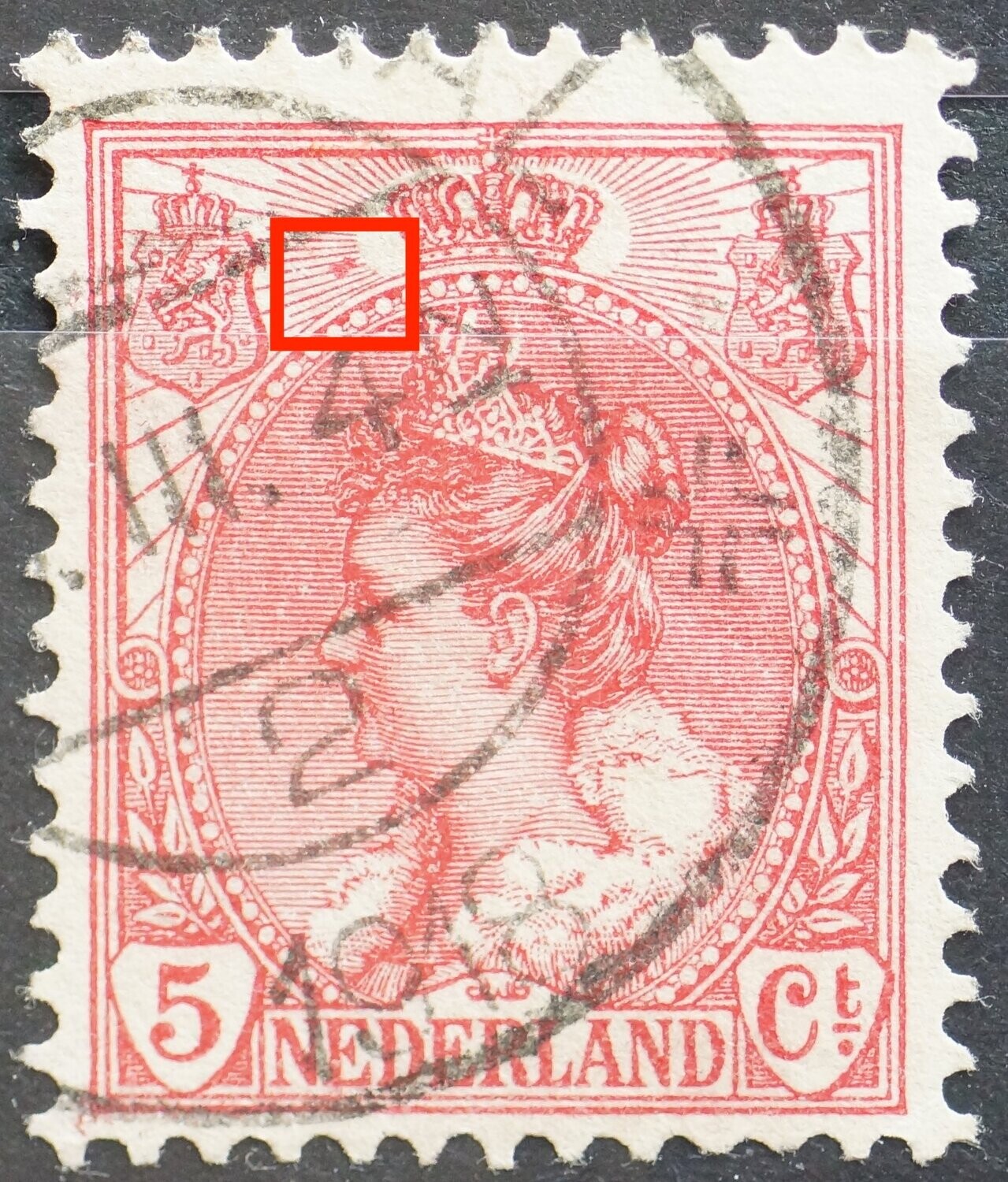 NVPH 60 - rode vlek links naast kroon