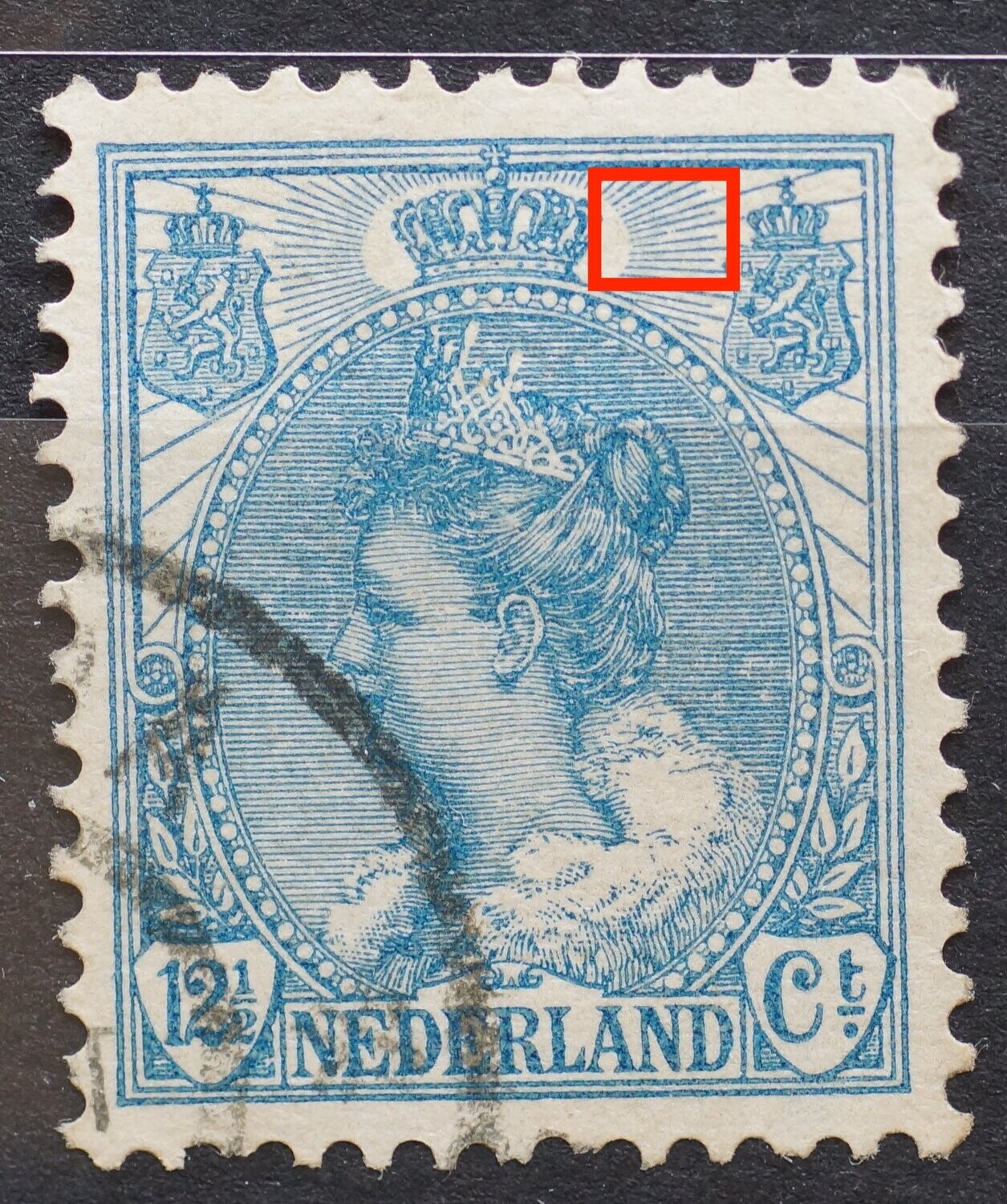NVPH 61 - breukje in straal rechts van kroon