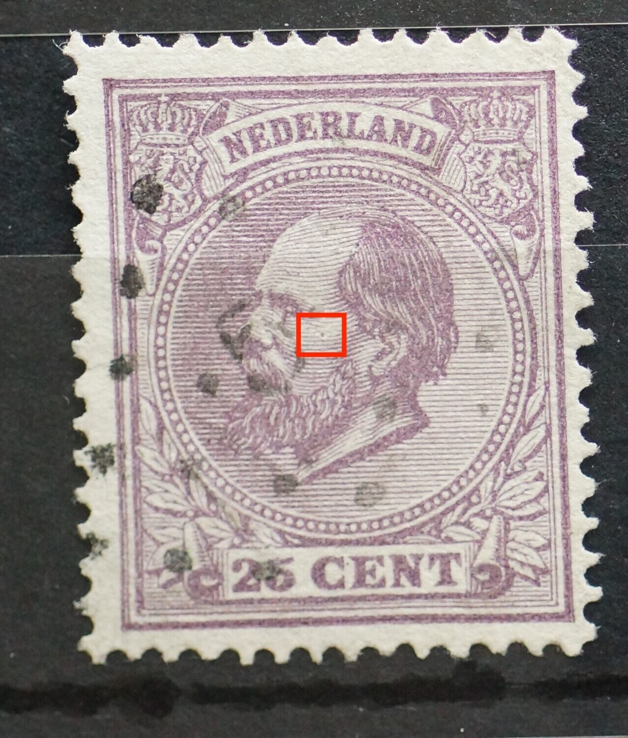 NVPH 26 - violette stip midden op gezicht