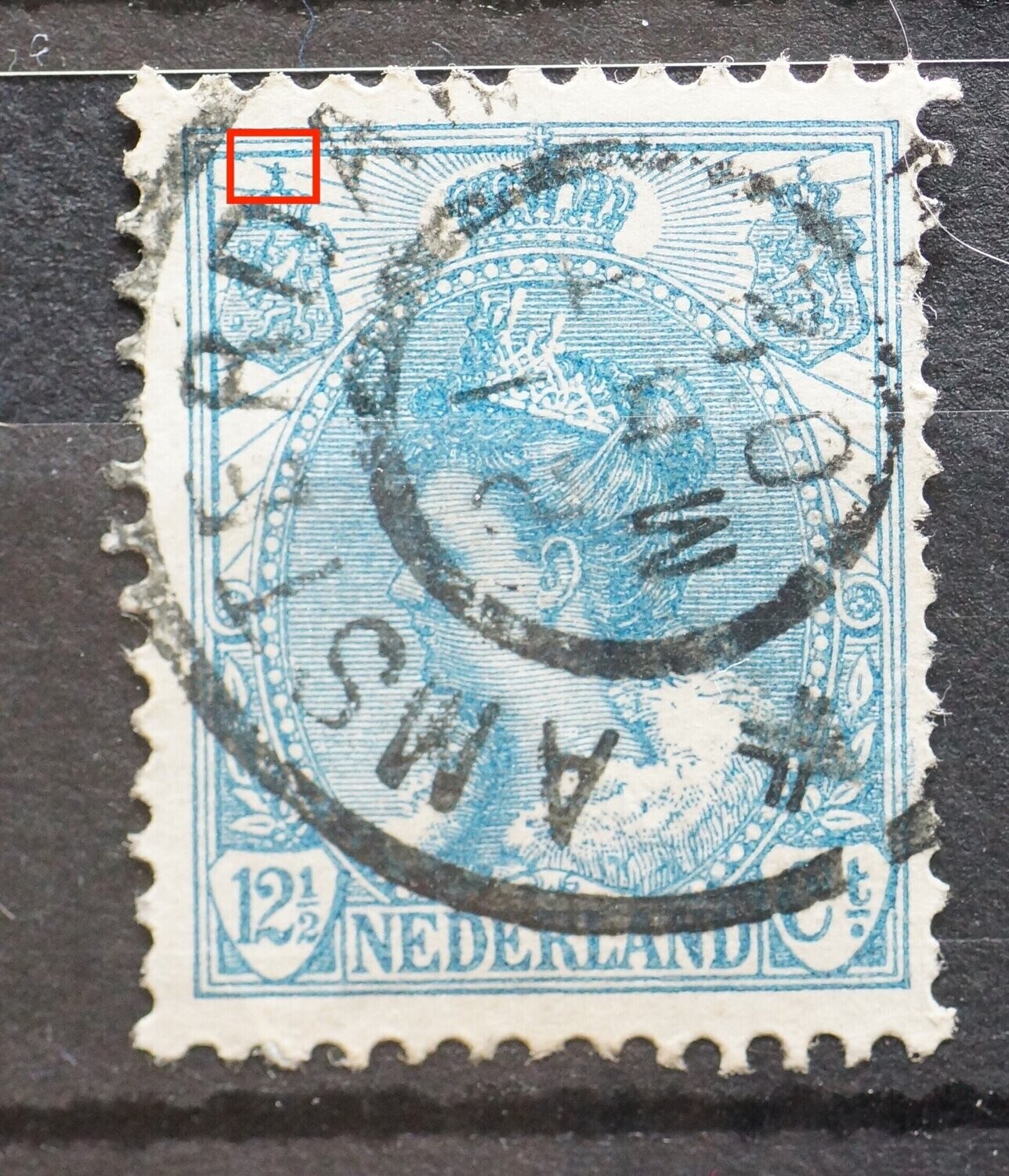 NVPH 63 - breukjes in arcering naast kroon linker wapenschild