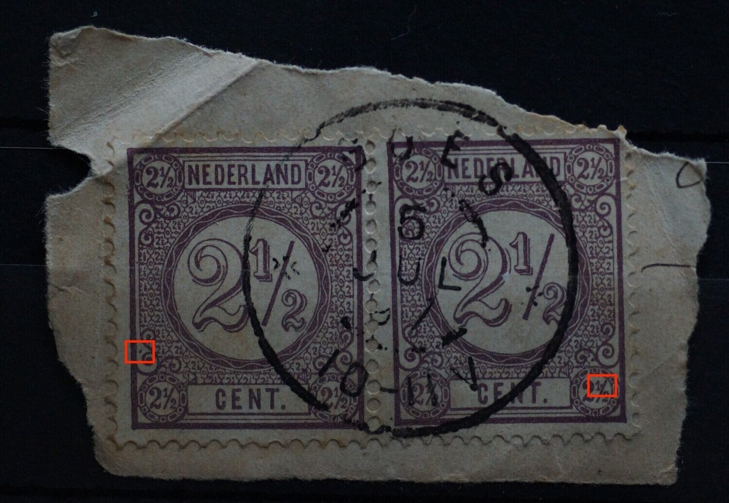 NVPH 33 (paar) - parse stip bij krul linksonder (linker zegel) en in waardecijfer rechtsonder (rechter zegel)