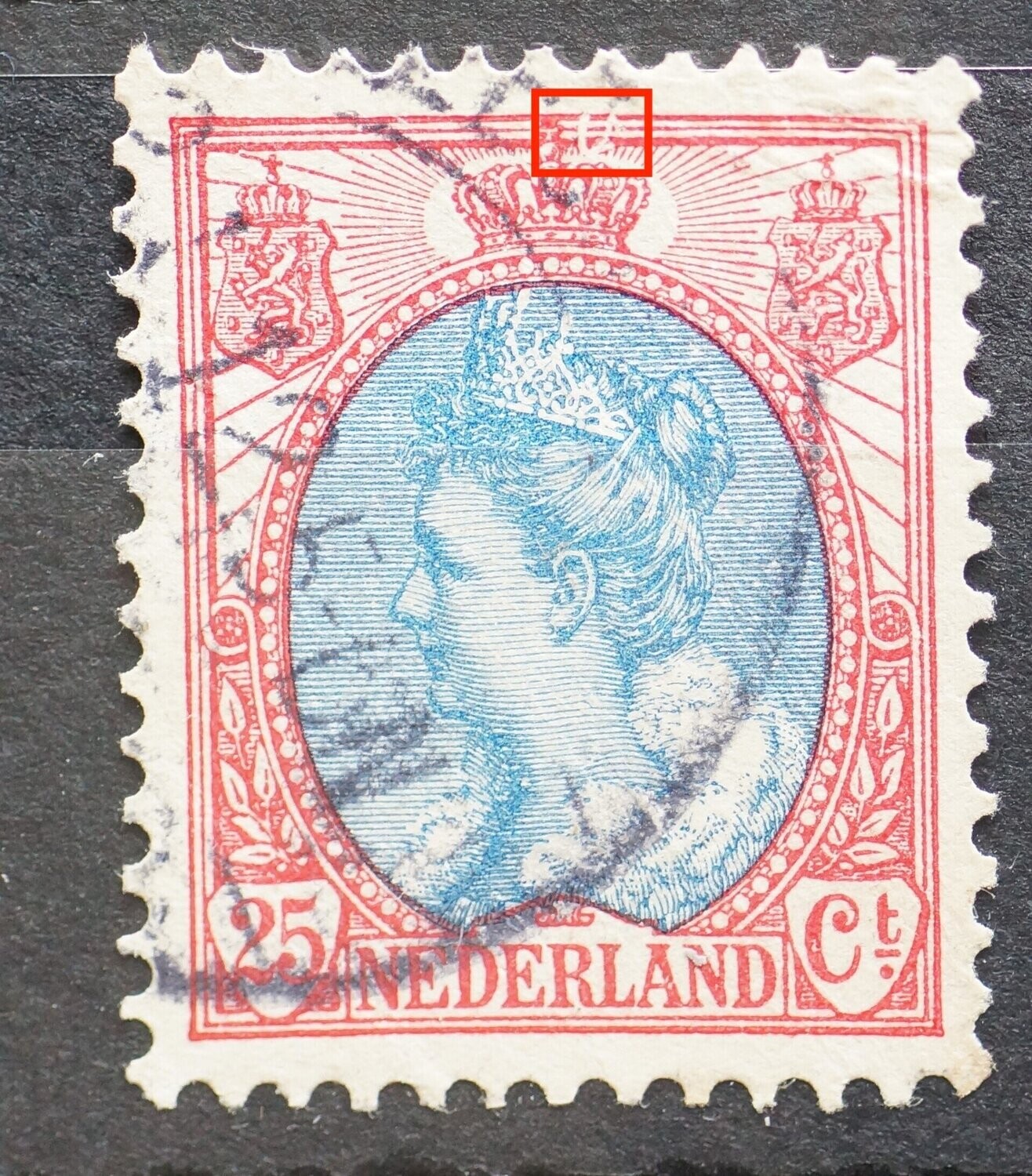 NVPH 71 - kras in de vorm van een V rechts naast kroon
