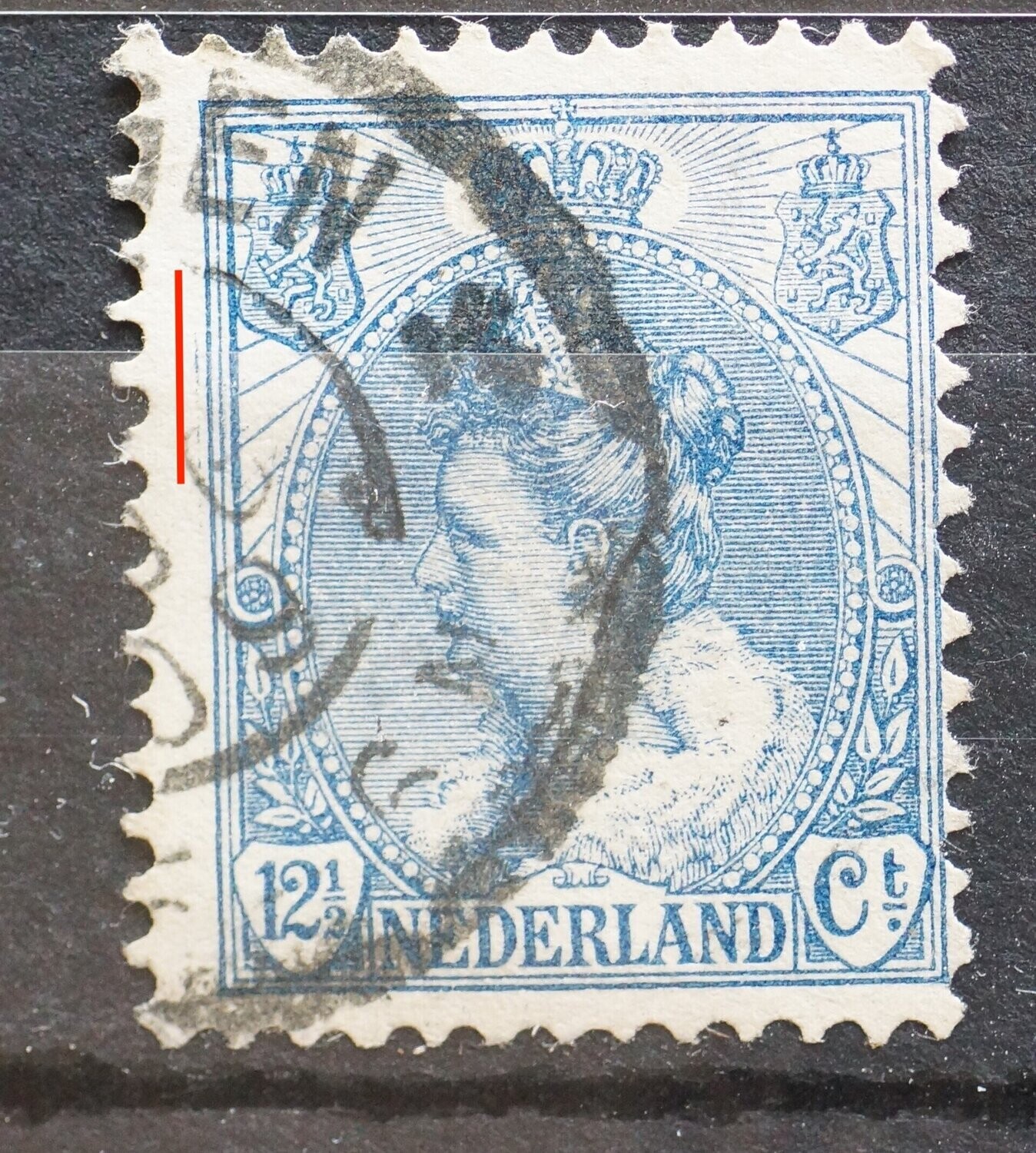 NVPH 63 - blauwe lijn naast zegelbeeld, links