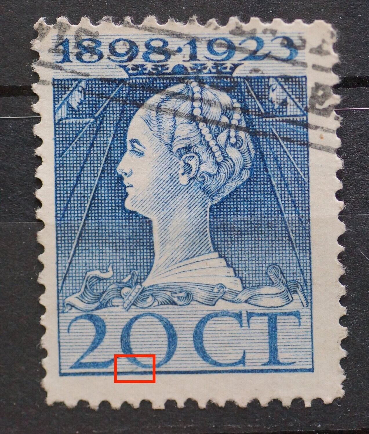 NVPH 125 -  blauw krasje onder de 0 van 20