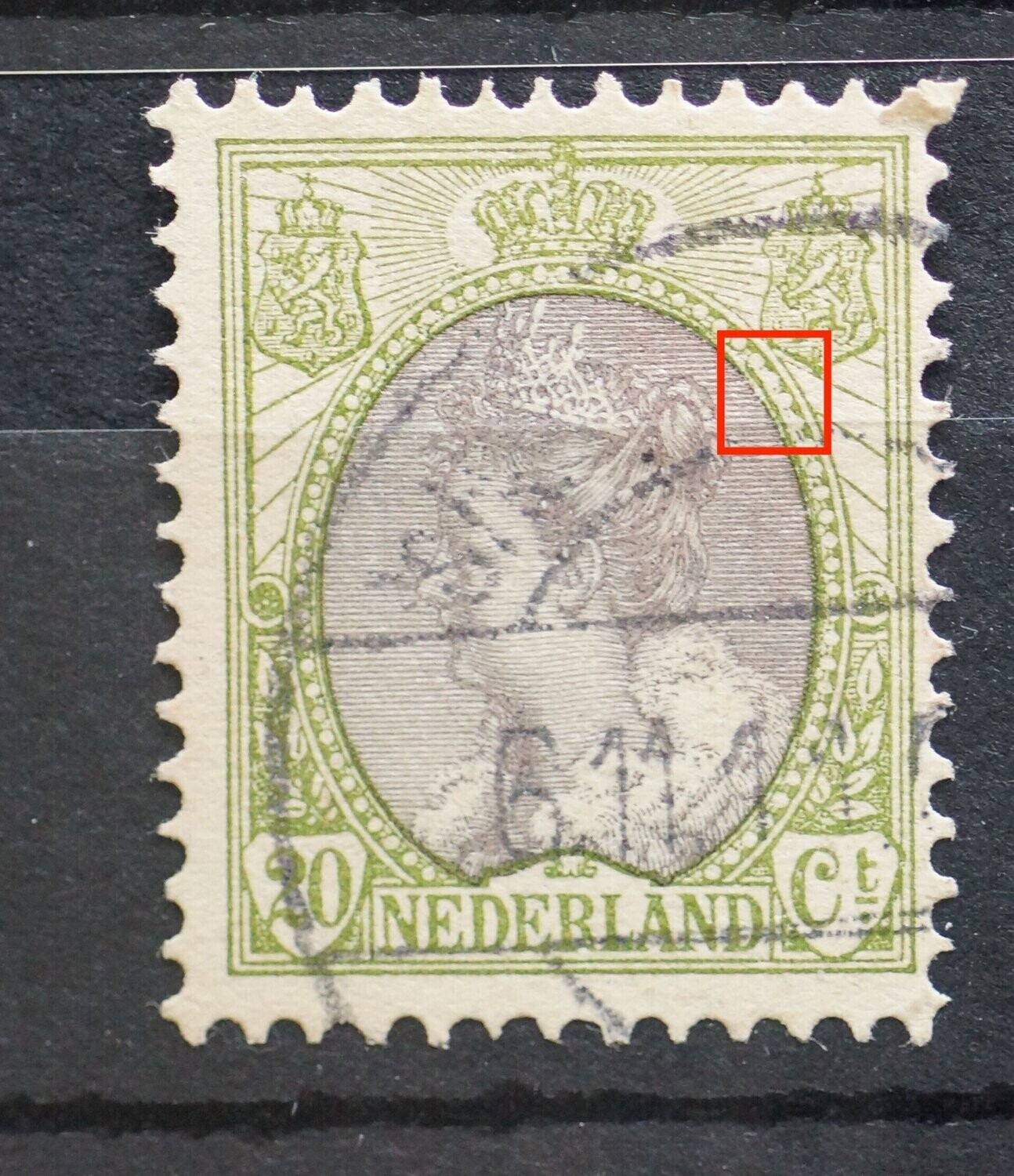 NVPH 69 - beschadiging/witte vlekjes in parelrand rechts