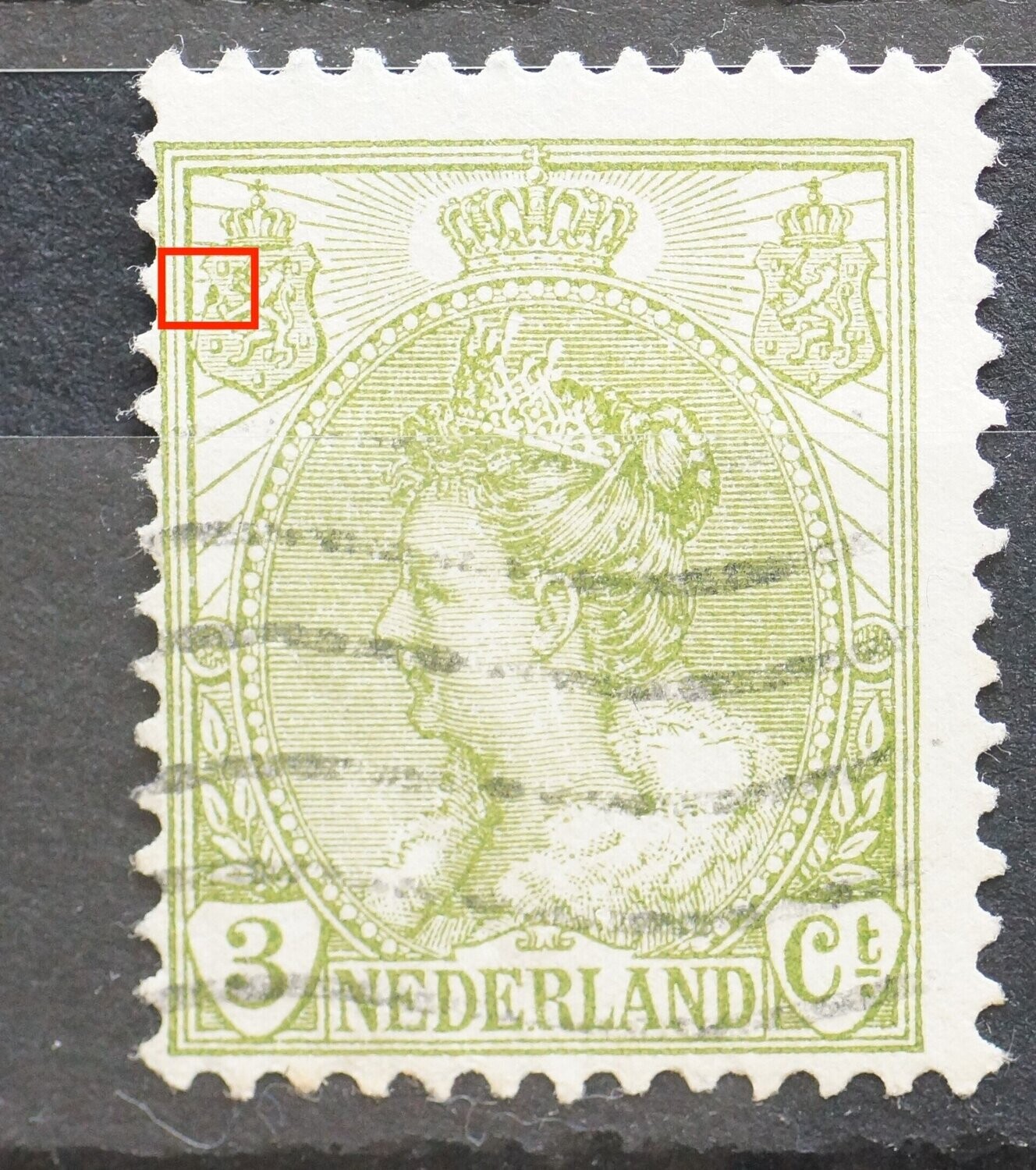 NVPH 57 - groene vlek boven pijlenbundel linker wapenschild