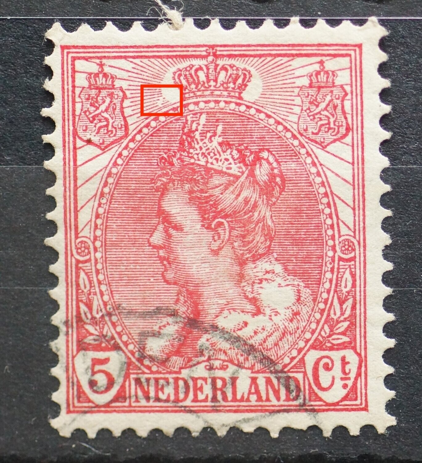 NVPH 60 - beschadiging in stralen links van kroon