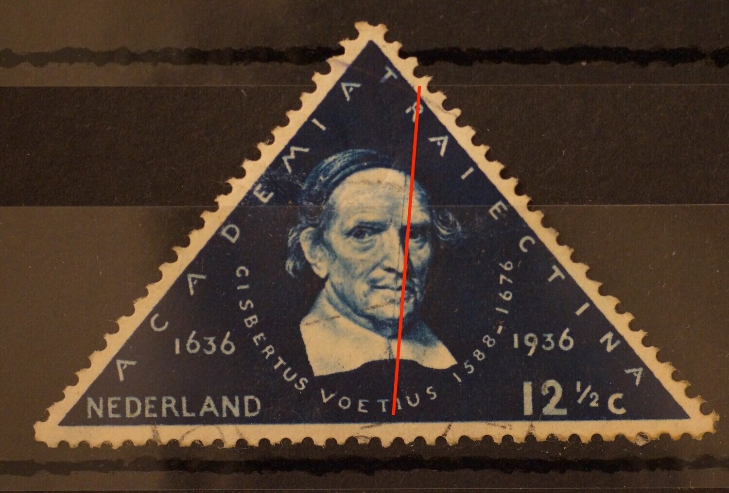 NVPH 288 - verticale blauwe streep midden door zegelbeeld
