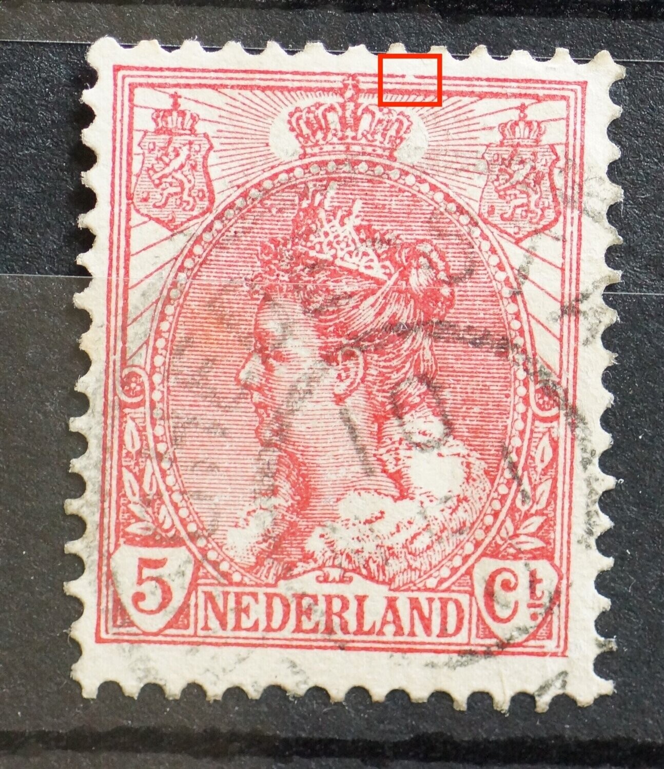 NVPH 60 - breuk in kaderlijn boven, rechts van kroon