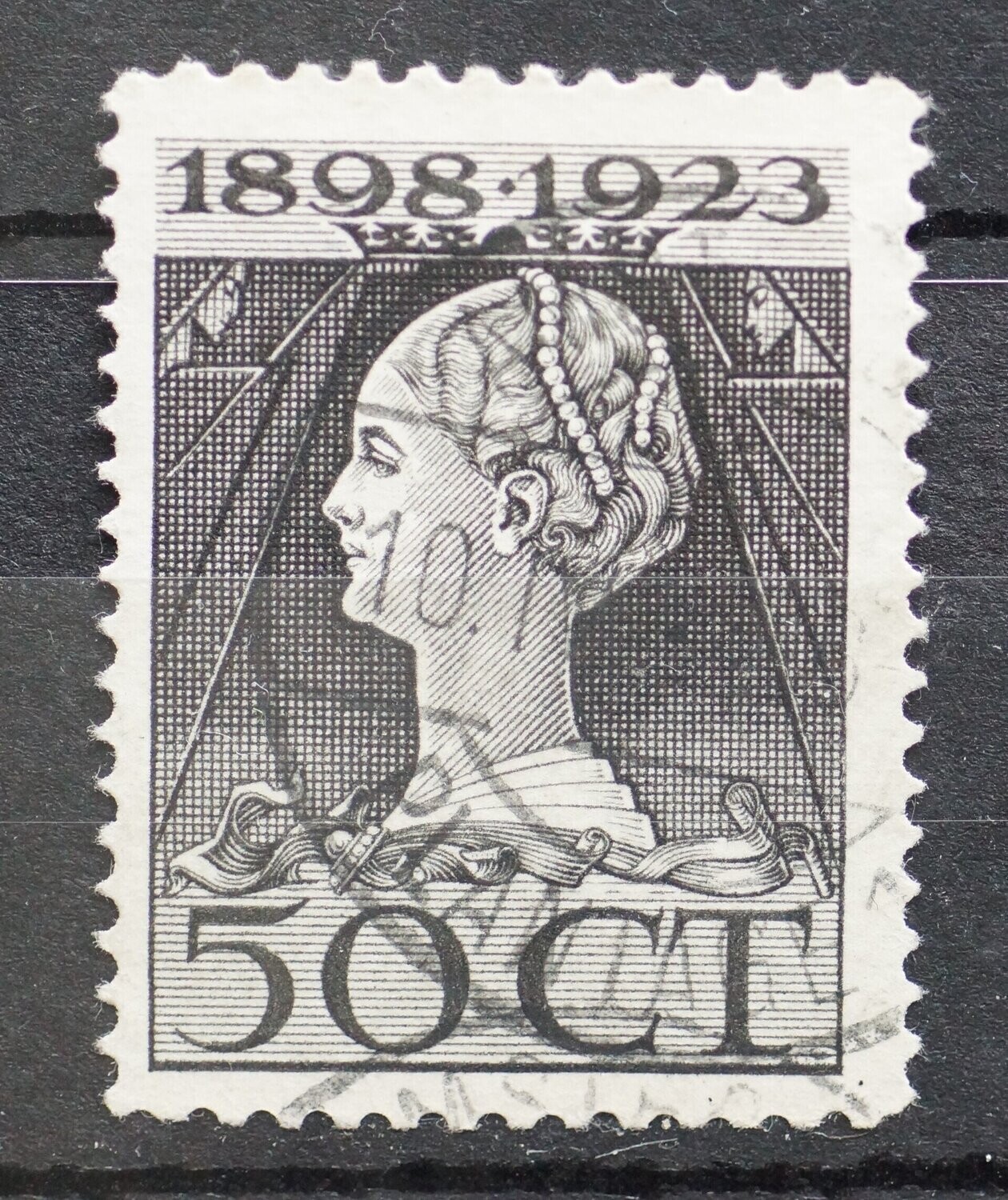 Amsterdam Plantage 1 op NVPH 128 - Schaars stempel.