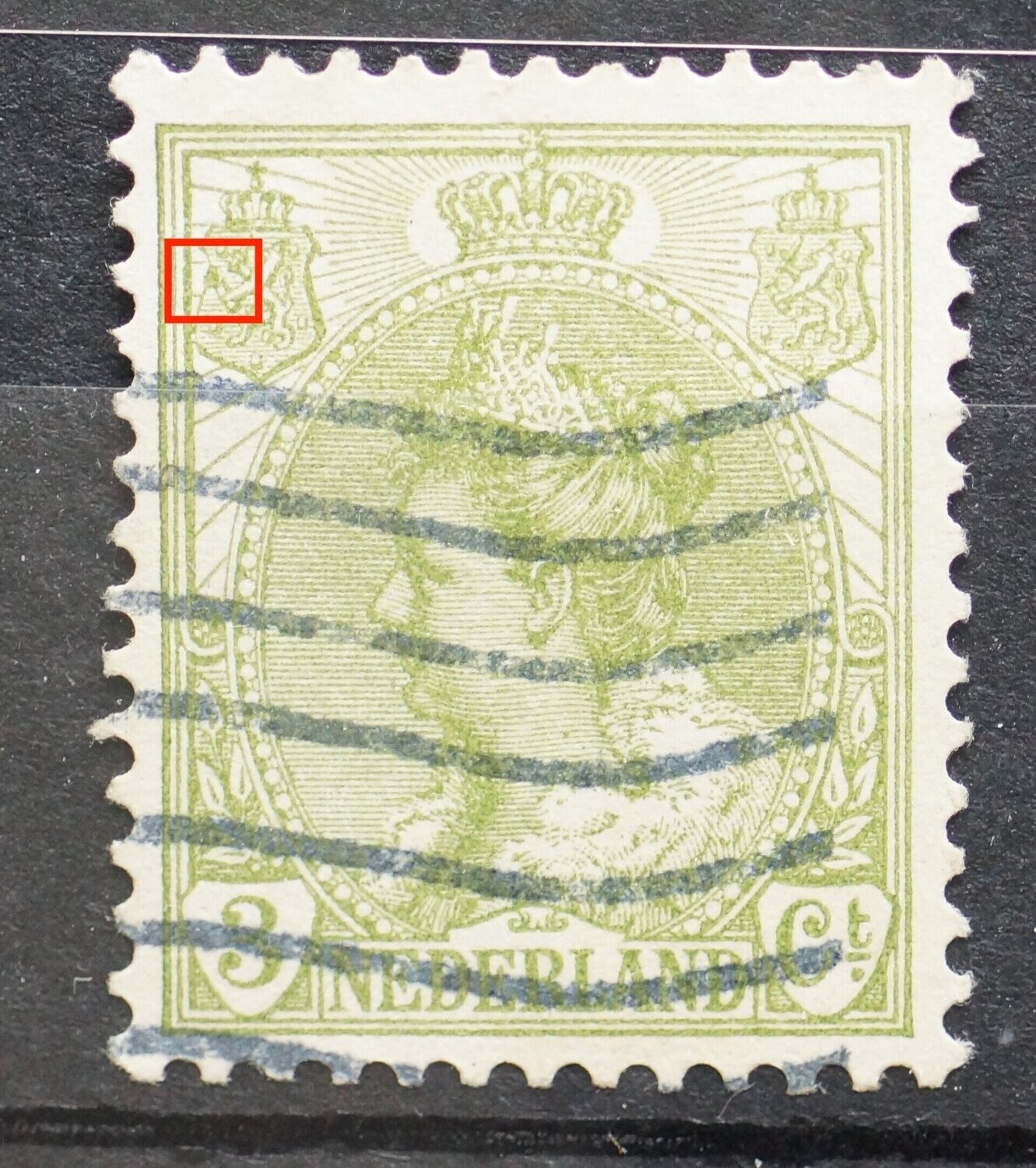 NVPH 57 - groene vlek boven pijlenbundel linker wapenschild