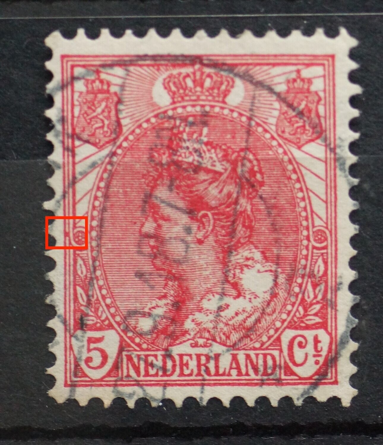 NVPH 60 - rode vlek naast linker rozet