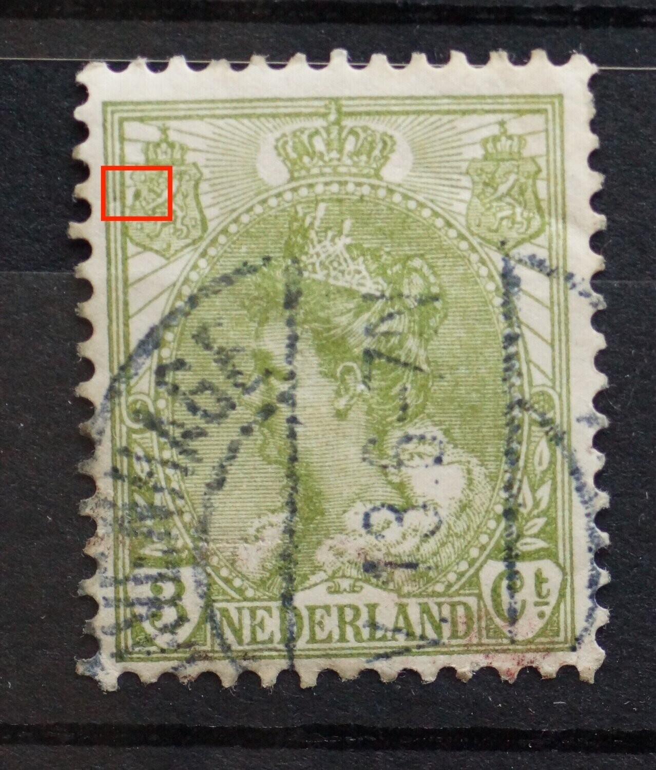 NVPH 57 - groene vlek boven pijlenbundel linker wapenschild