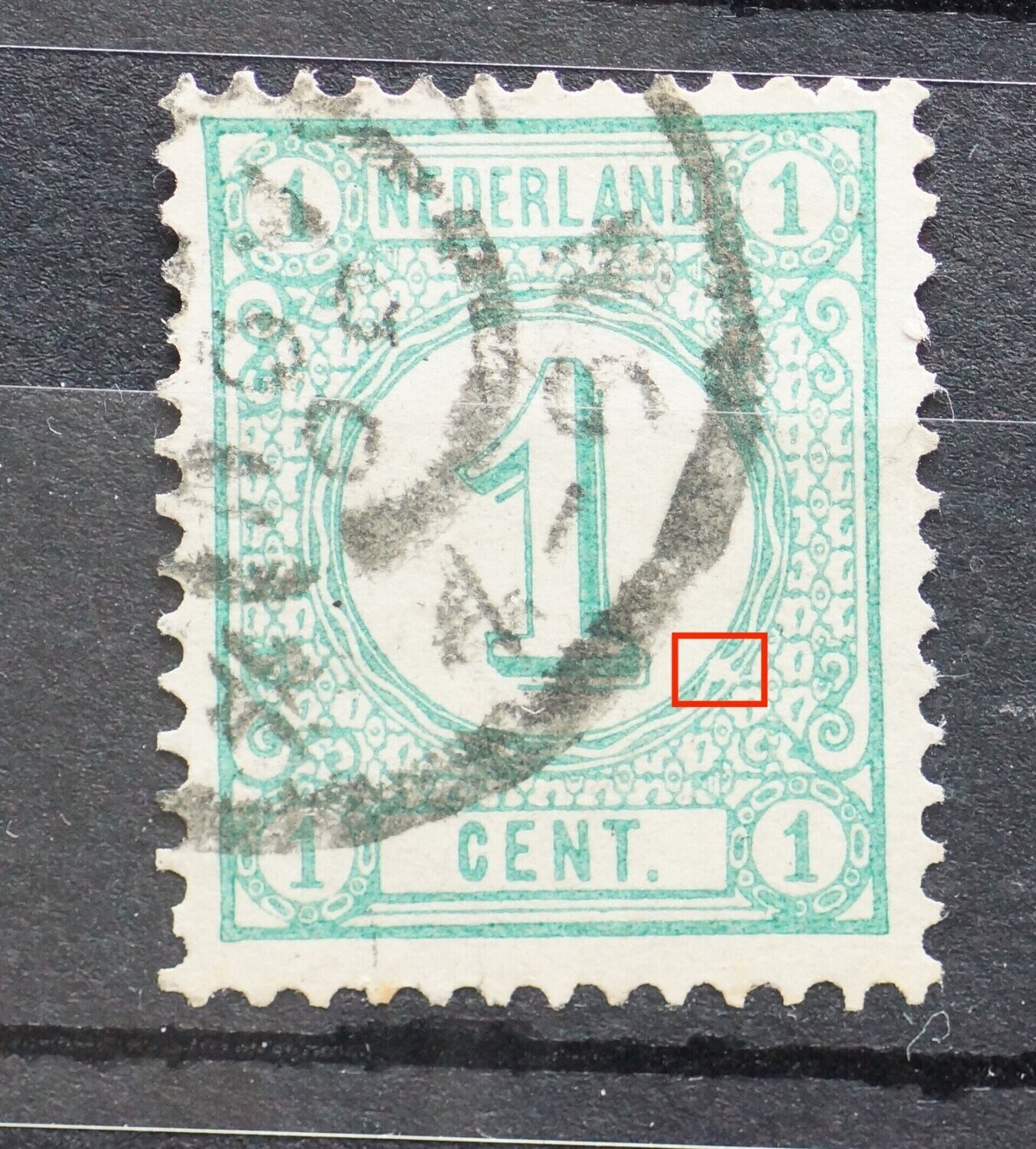 NVPH 31 - grote witte vlek / breuk in rand medaillon