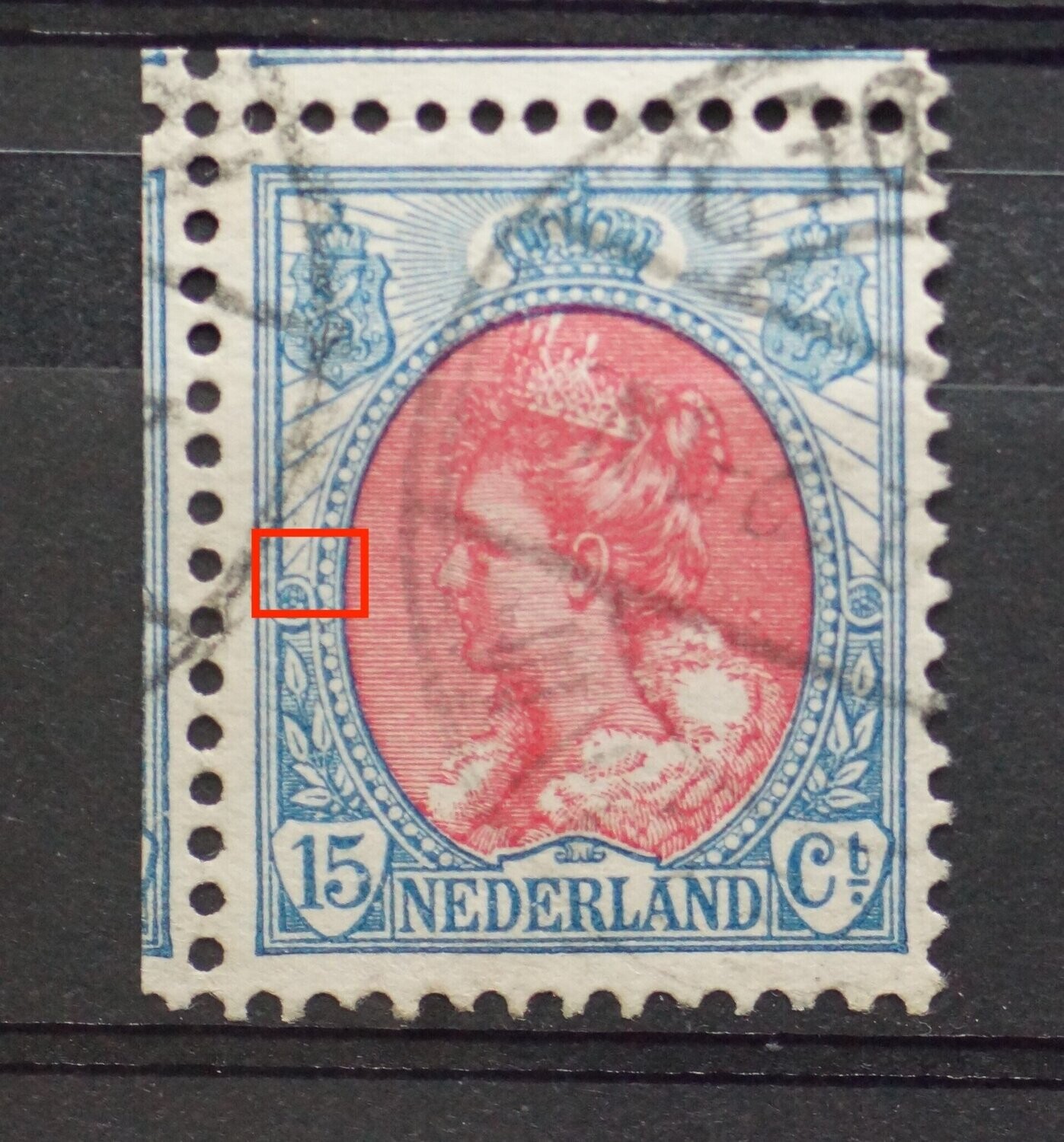 NVPH 65 - breuk in rand medaillon boven linker rozet