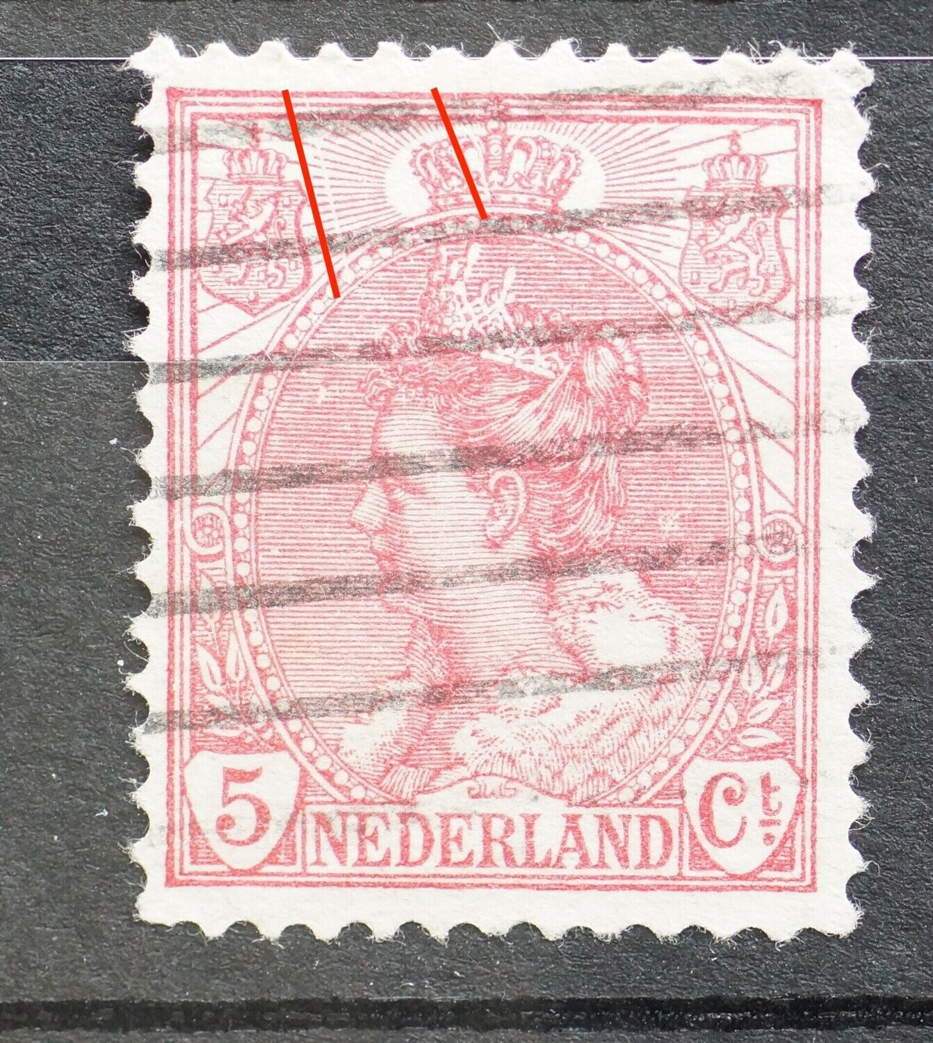 NVPH 60 - twee witte (graveer)krassen in bovenste deel zegelbeeld