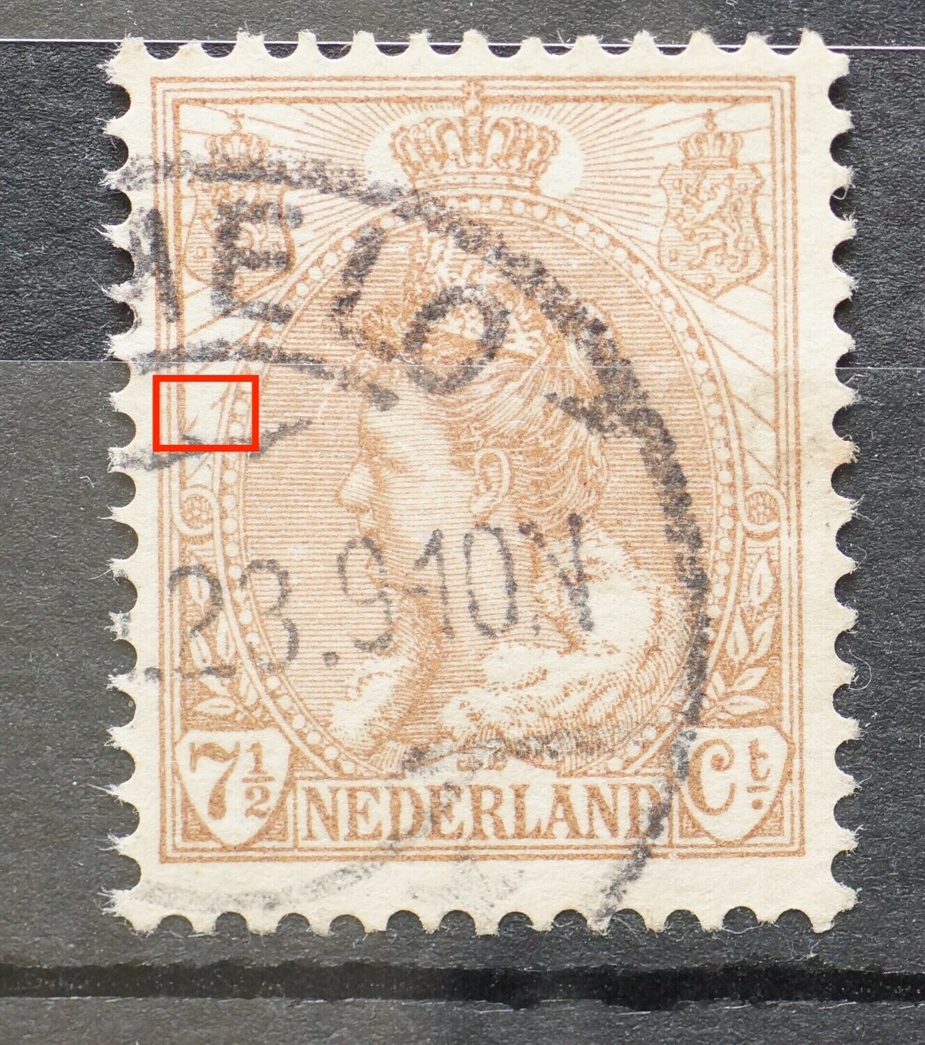 NVPH 61 - breuk in straal boven linker rozet