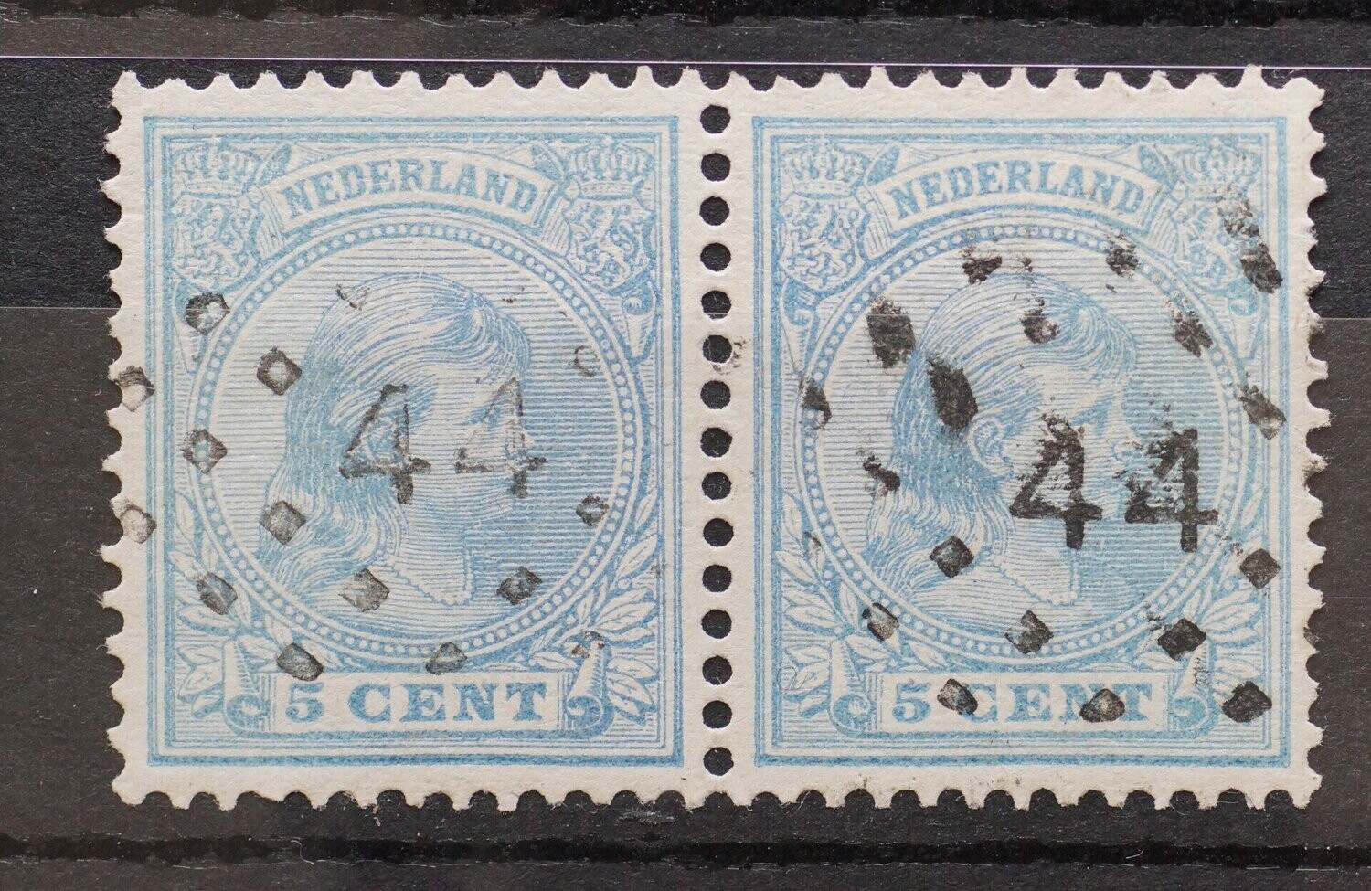 44 (Den Haag) op NVPH 35 (paar)