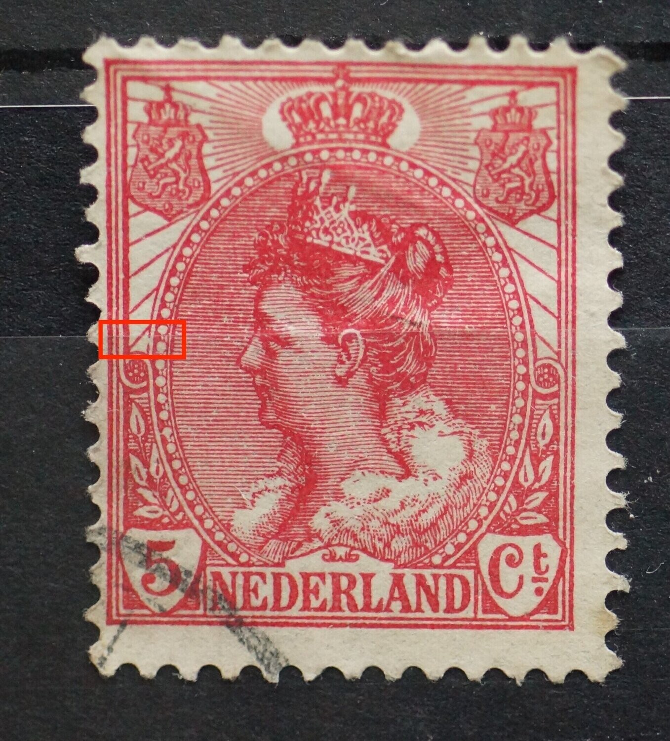 NVPH 60 - breukje in rand medaillon (links, midden)