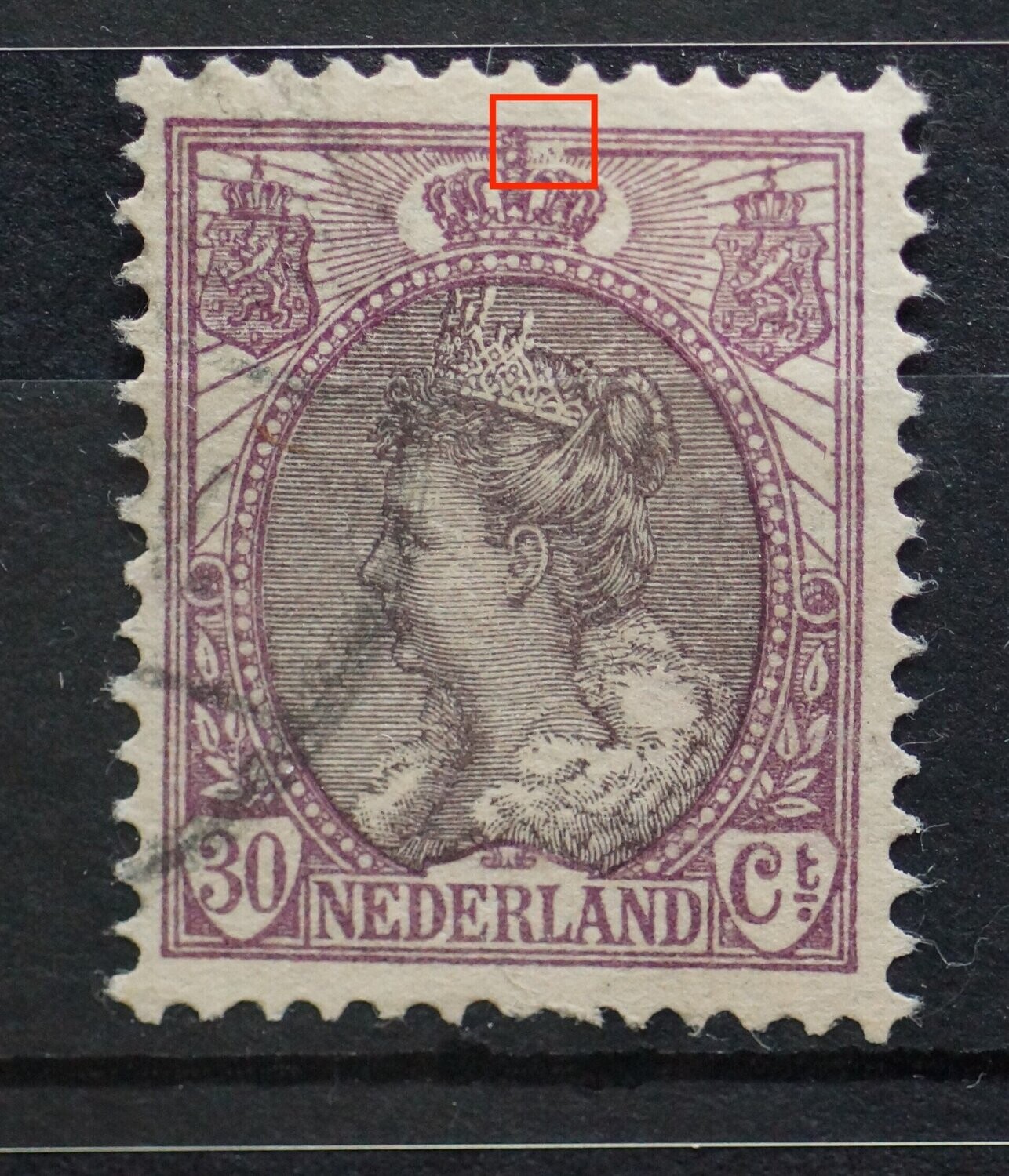 NVPH 72 - beschadigingen rechts van kroon