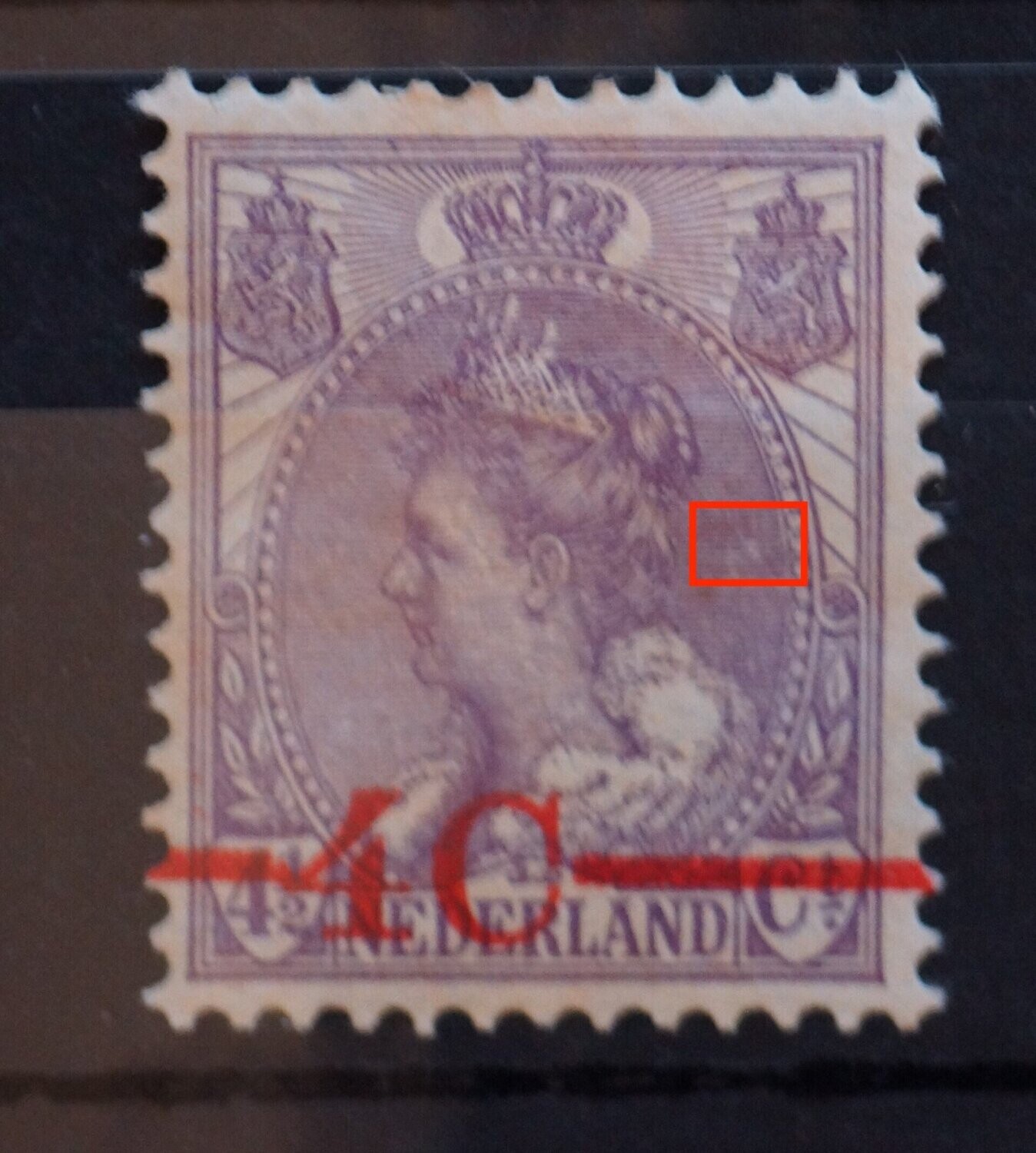 NVPH 106 - beschadiging in arcering medaillon