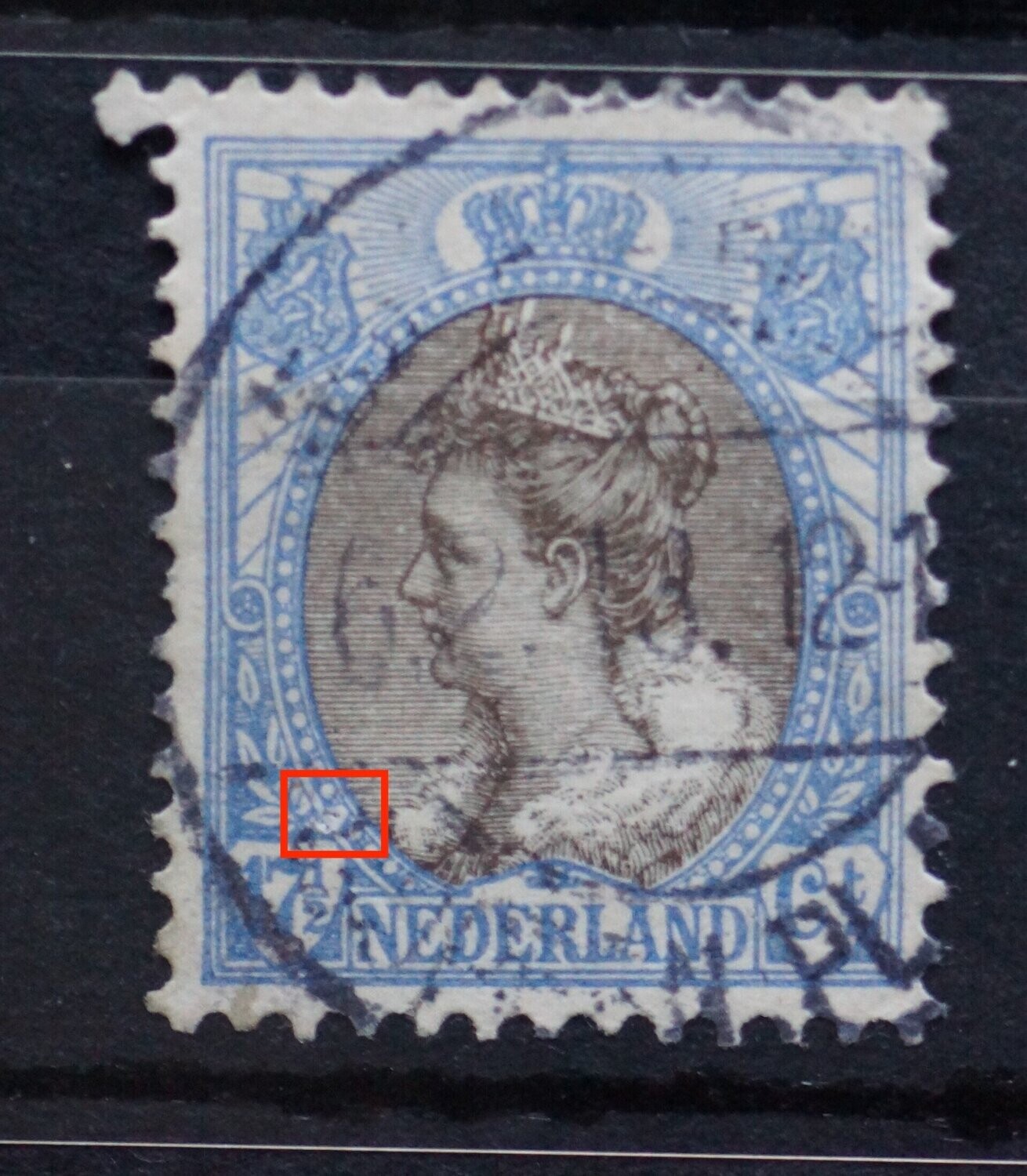 NVPH 67 - misvormde parel met blauwe stip, linksonder
