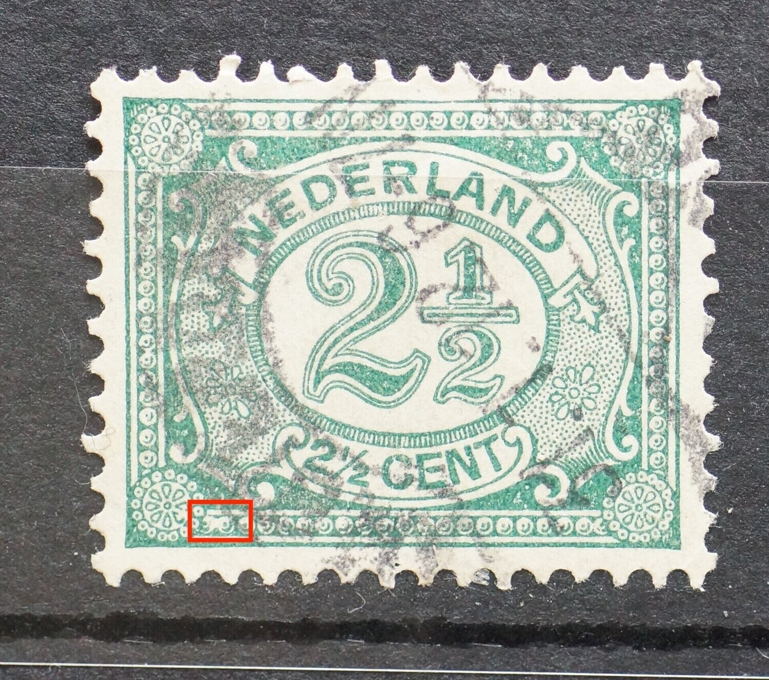 NVPH 55 - witte vlek in parles, onder, links