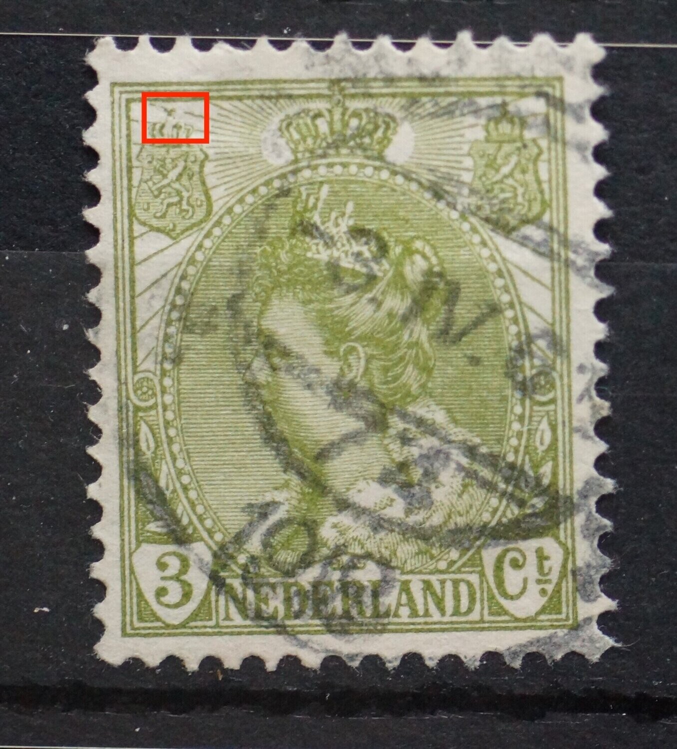 NVPH 57 - beschadiging bovenzijde kroon linker wapenschild