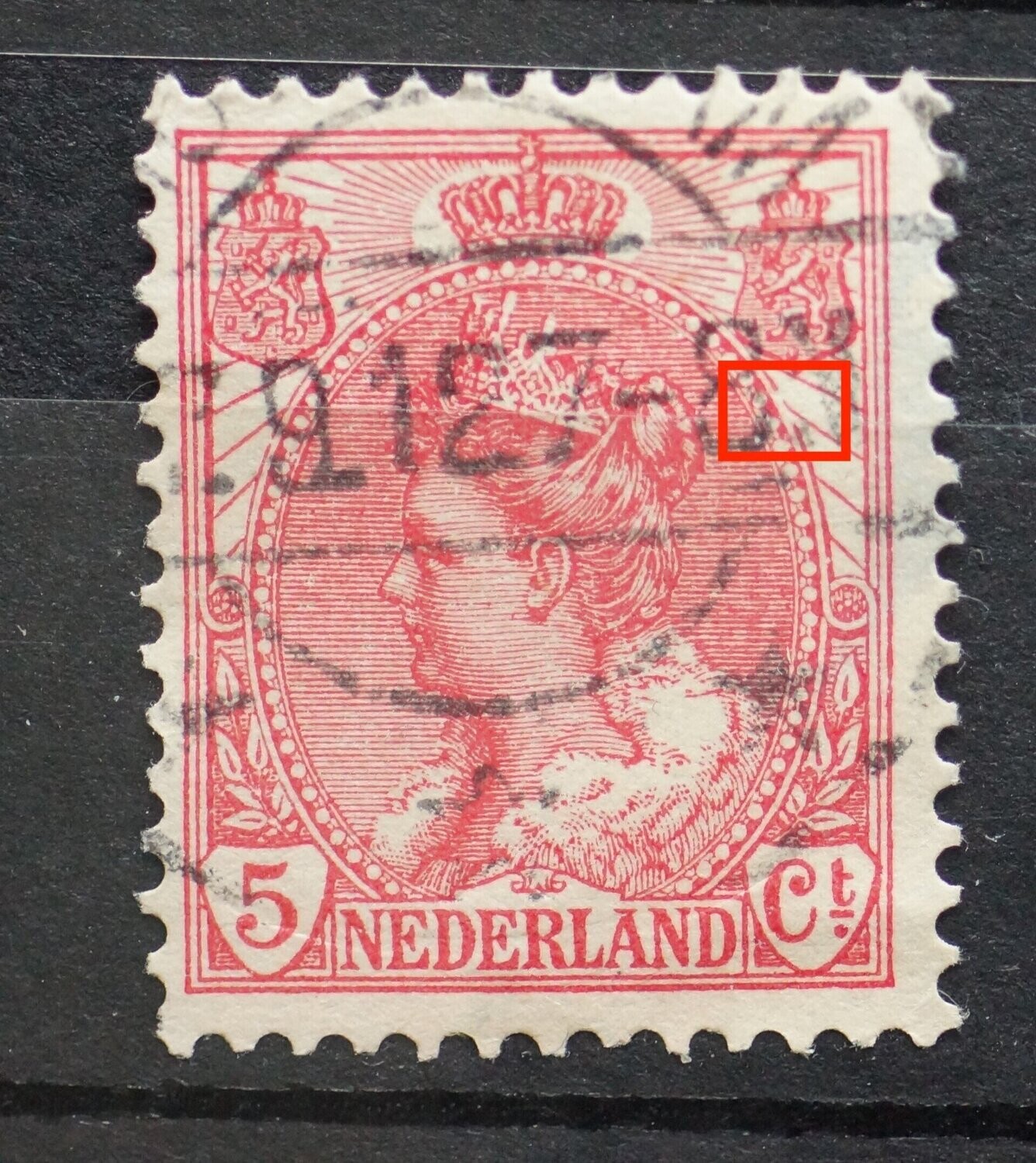 NVPH 60 - beschadigde rand medaillon en straal onder rechter wapenschild