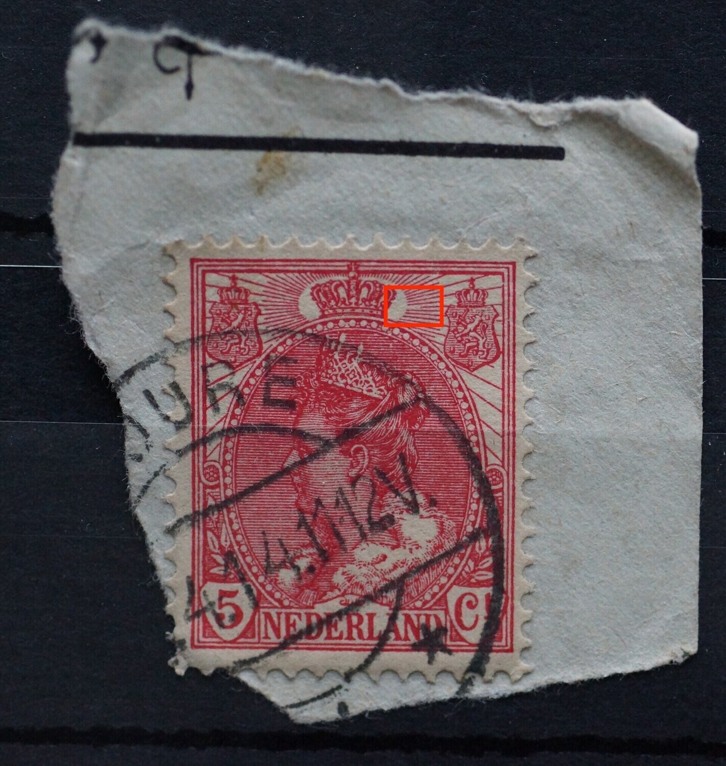 NVPH 60 - deel straal ontbreekt, rechts van kroon