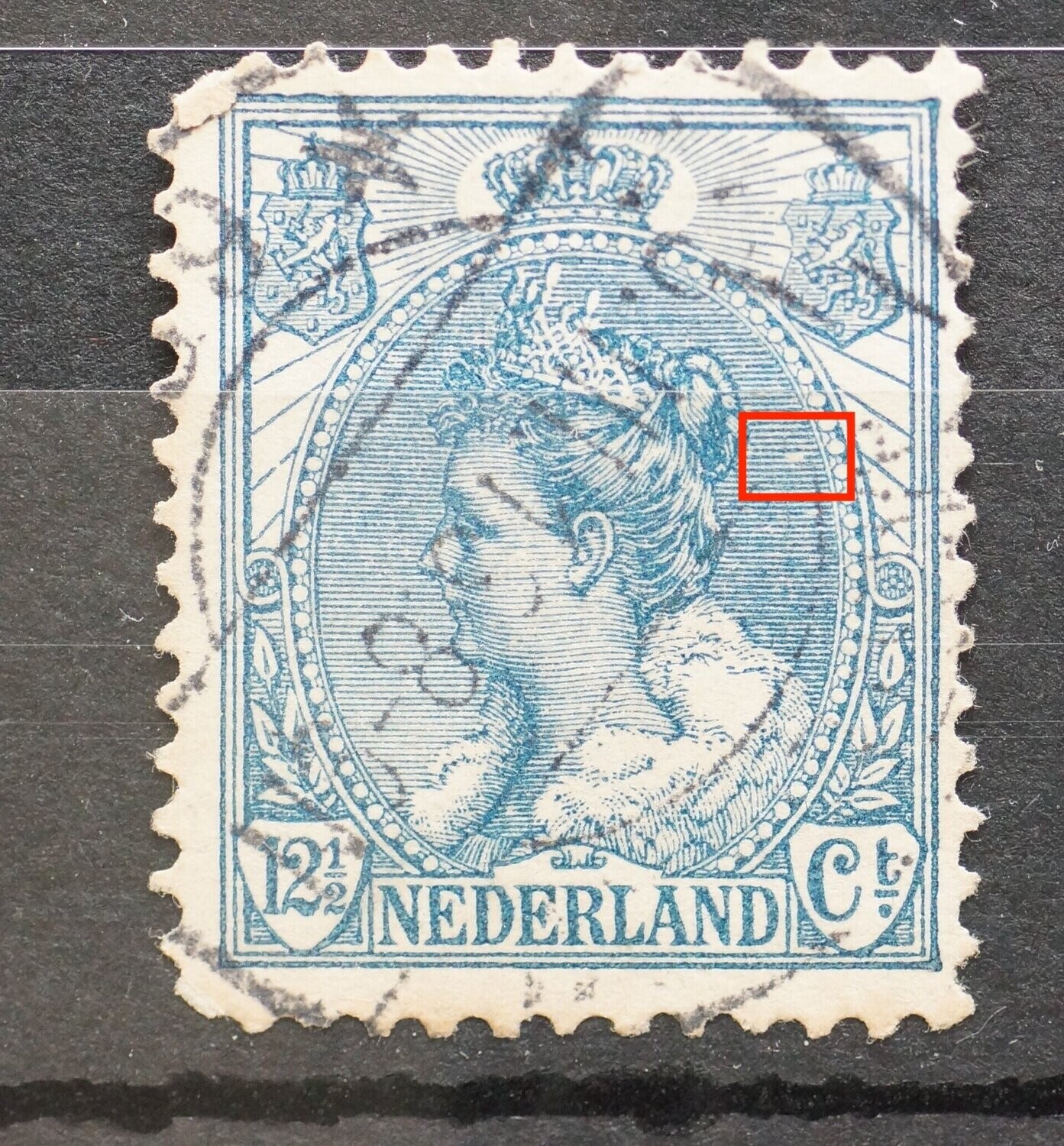 NVPH 63 - breuk in arcering rechts van het hoofd
