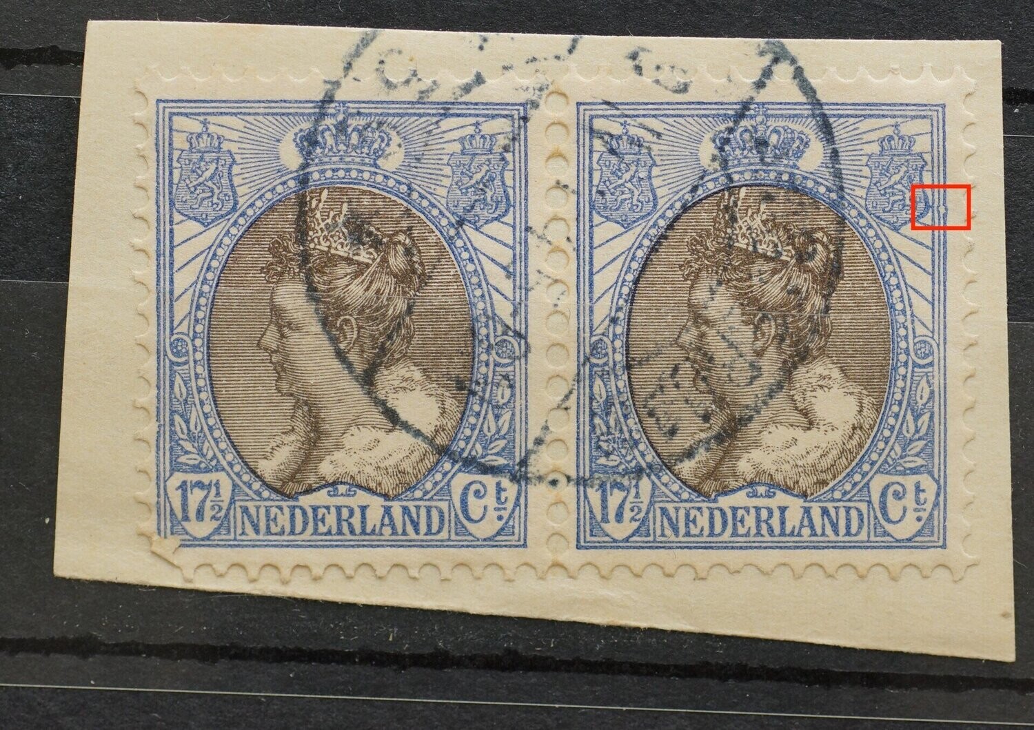 NVPH 67 (paar) - beschadiging in kaderlijnen rechts (rechter zegel)