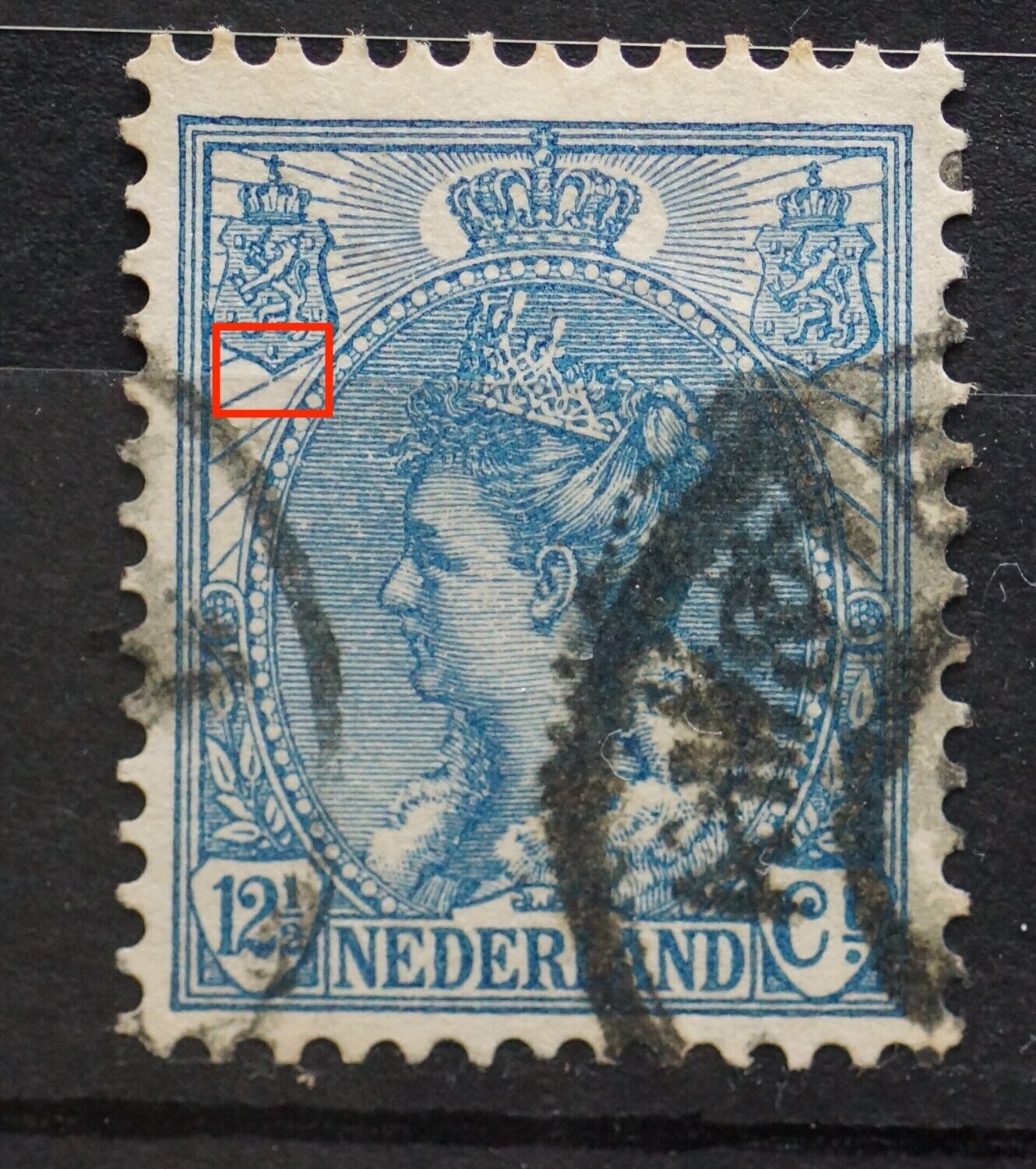NVPH 63 - breukje in straal direct onder linker wapenschild