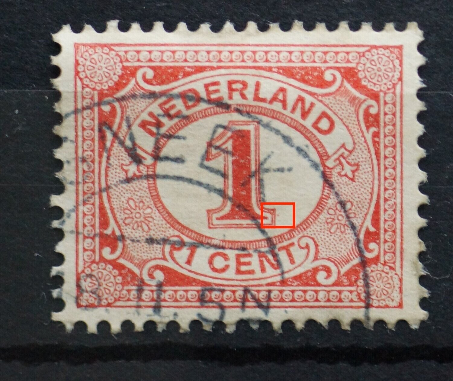 NVPH 51 - rode stip achter de voet van de grote 1