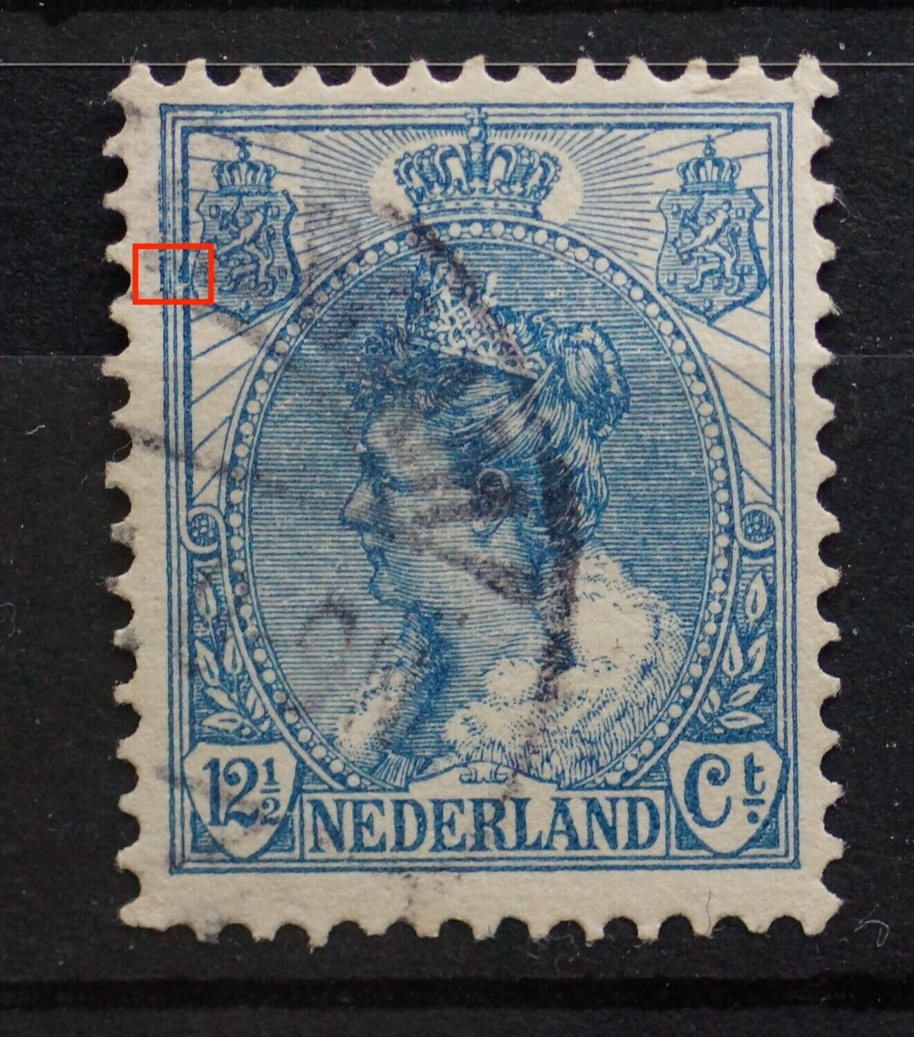 NVPH 63 - beschadiging / blauwe vlek naast linker wapenschild