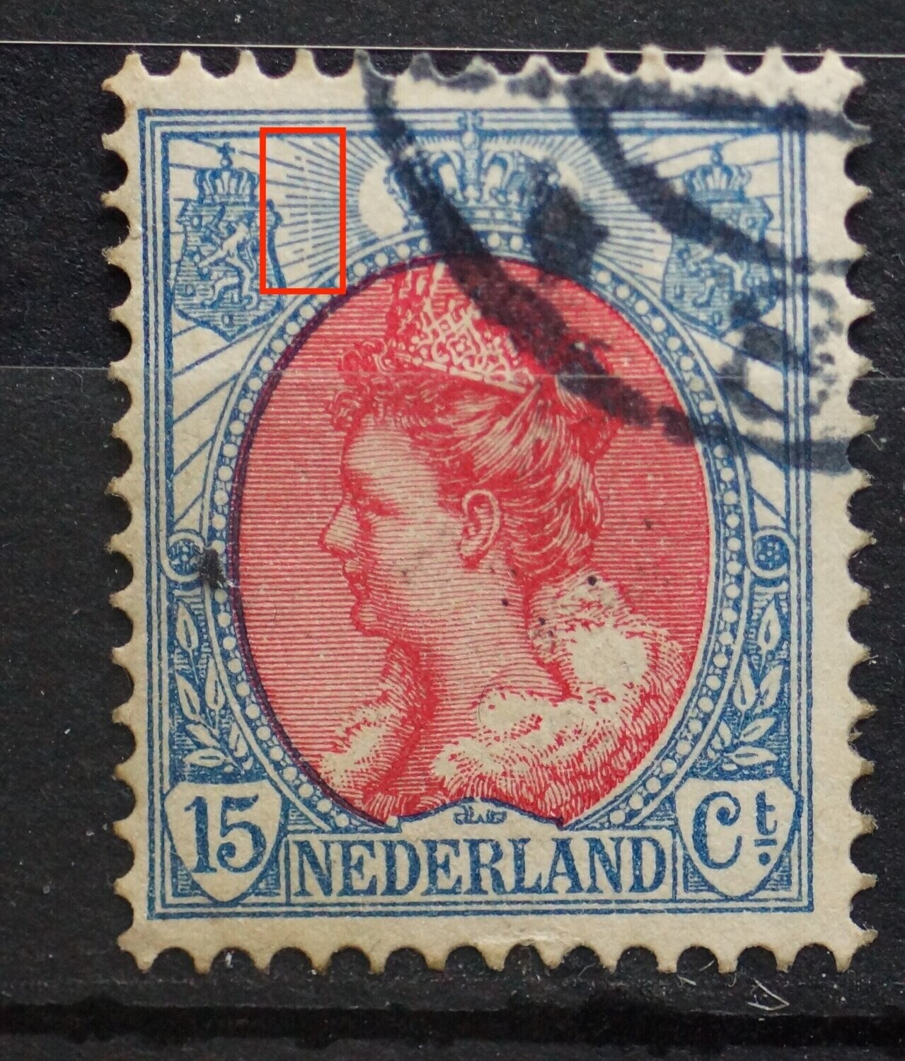 NVPH 65 - bijzondere kras door stralen links van kroon - druktoeval?
