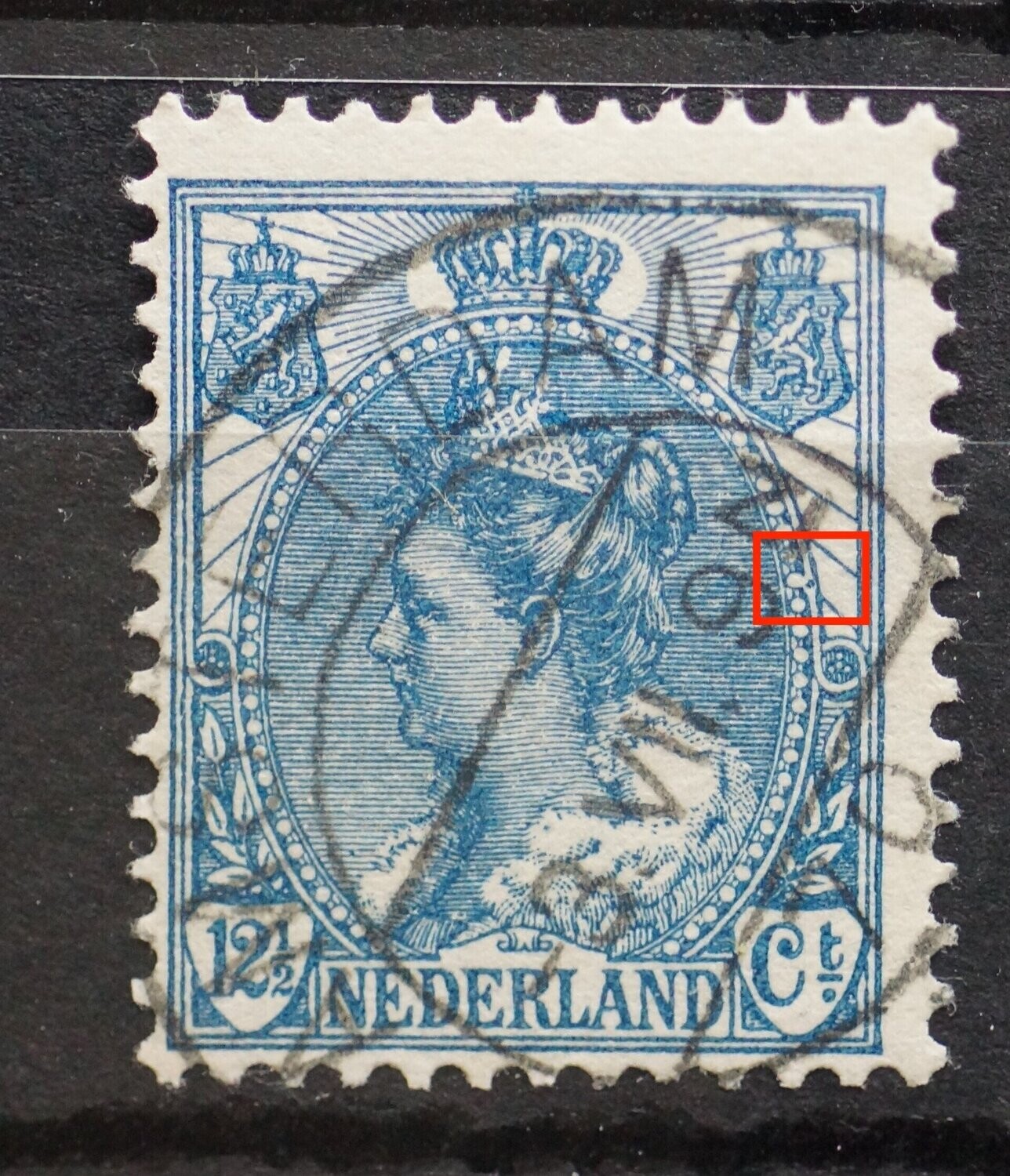 NVPH 63 - blauwe punt in rand medaillon, rechts