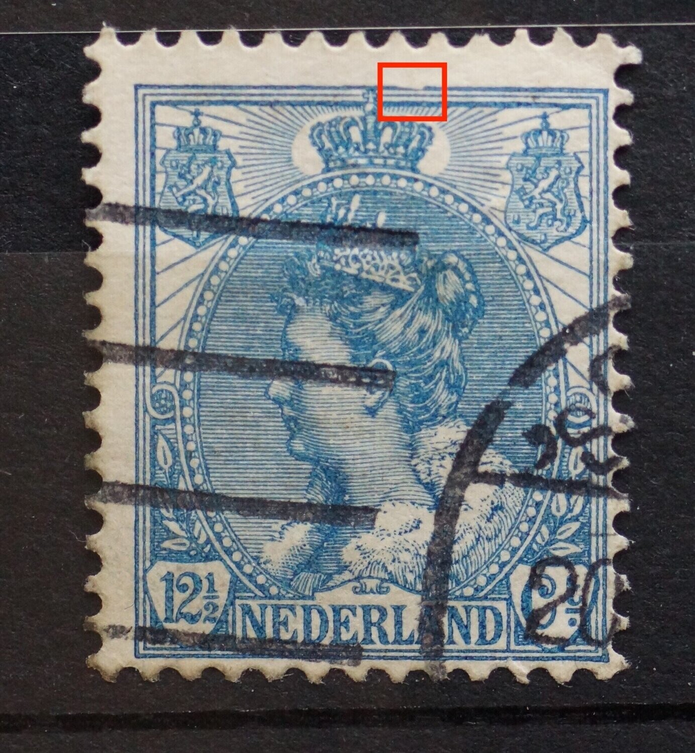 NVPH 63 - beschadigde kaderlijn rechts van kroon
