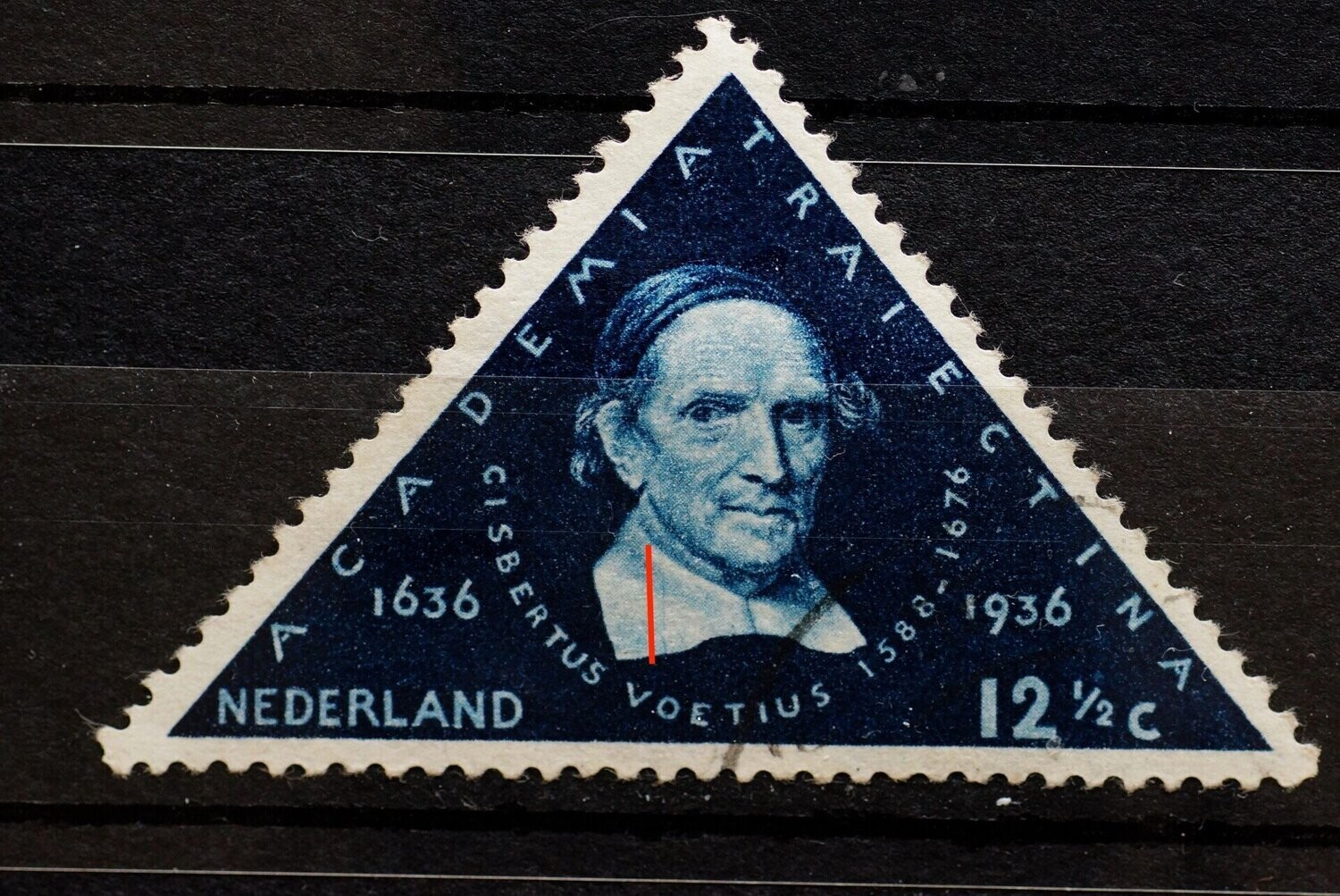 NVPH 288 - korte verticale blauwe streep links van het midden