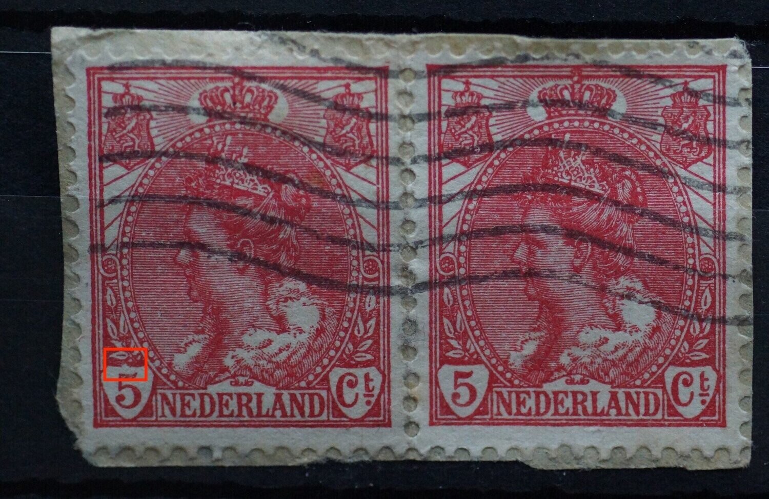 NVPH 60 (paar) - o.a. beschadiging boven de 5 (linker zegel) NVPH 60 (paar) - o.a. beschadiging boven de 5 (linker zegel)