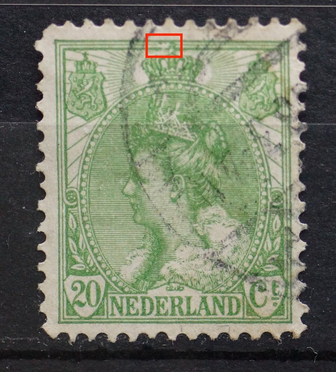 NVPH 68 - beschadigingen kaderlijnen etc links van kroon