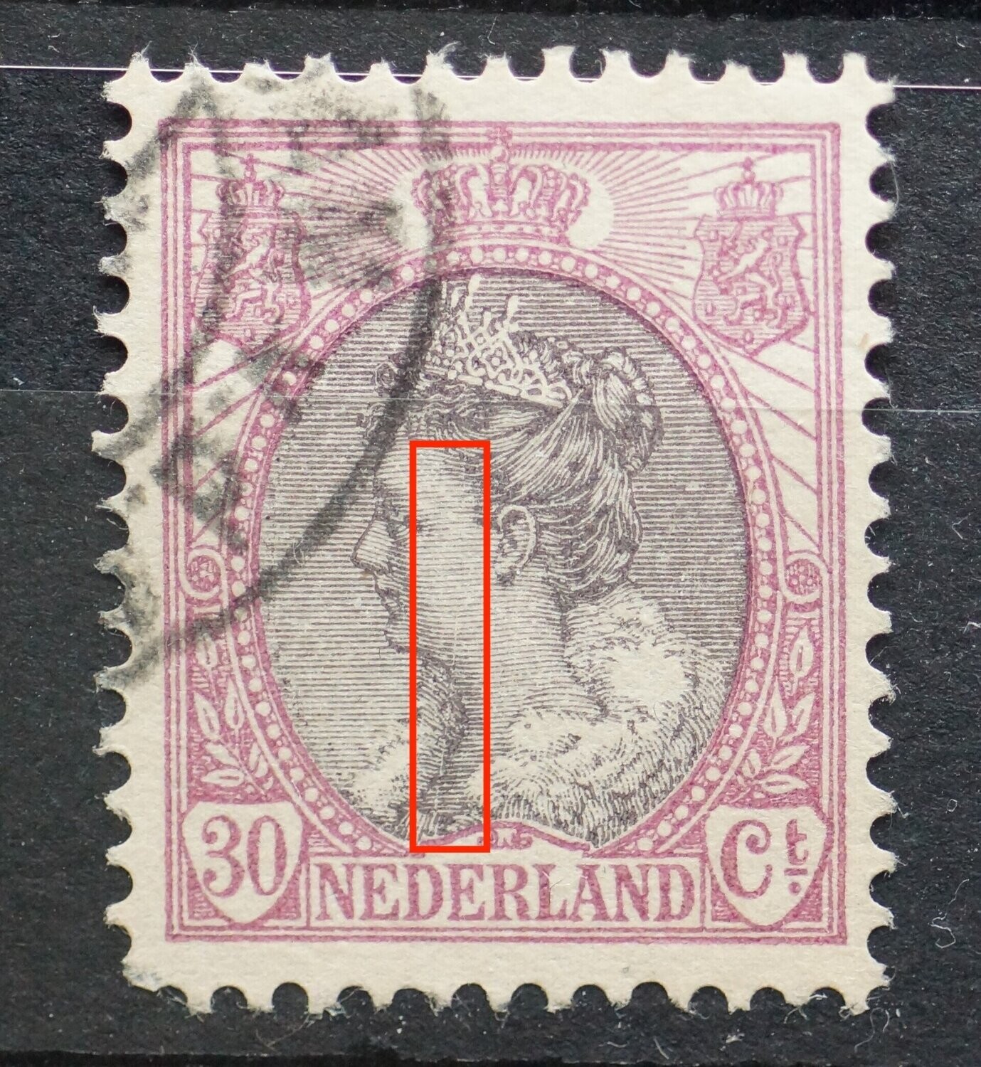 NVPH 72 - verticale graveerkras midden door zegelbeeld NVPH 72 - verticale graveerkras midden door zegelbeeld