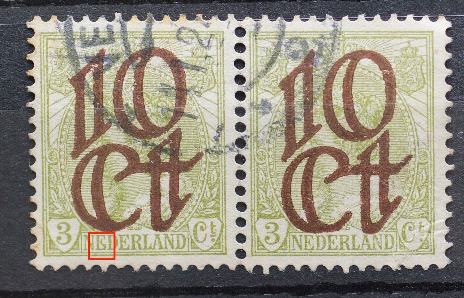 NVPH 116 (paar) - o.a. groene vlek in eerste E van NEDERLAND (linker zegel)