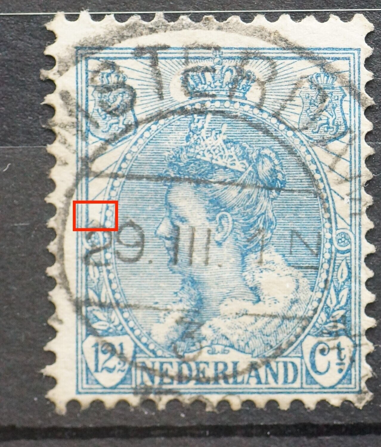 NVPH 63 - breuk in straal boven linker rozet. NVPH 63 - breuk in straal boven linker rozet.