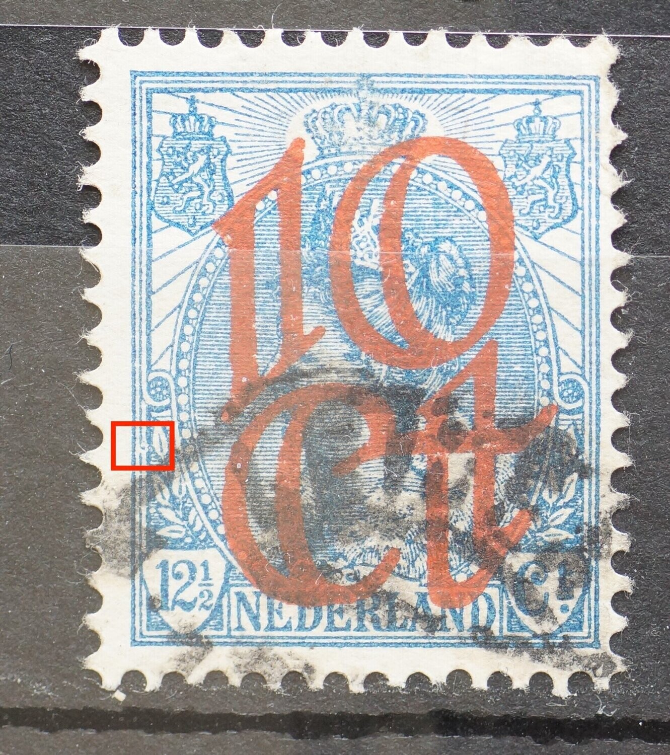 NVPH 118 - breuk in kaderlijnen/blauwe punt links NVPH 118 - breuk in kaderlijnen/blauwe punt links