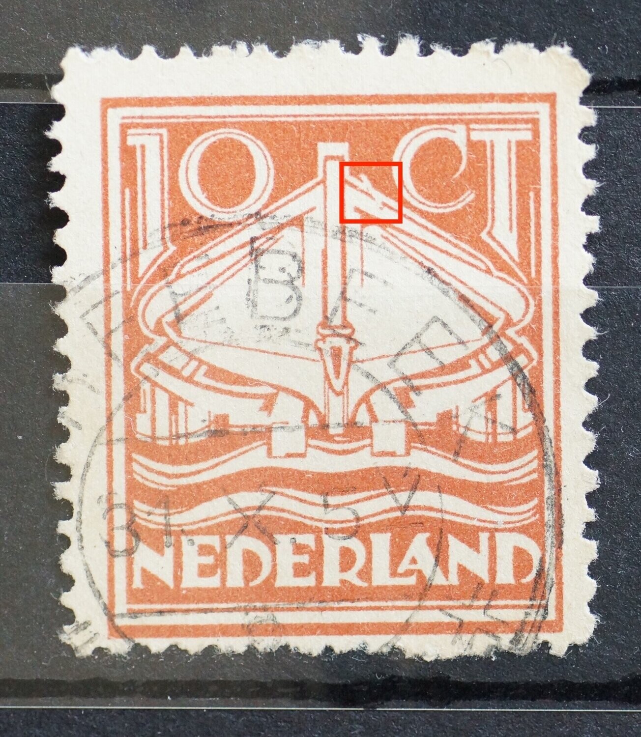 NVPH 140 - witte verticale streep links van de C