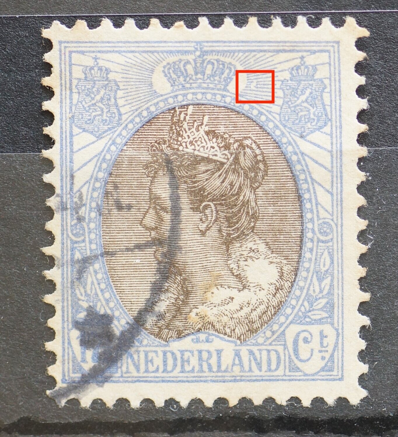 NVPH 67 - witte vlek / breuken in stralen rechts van kroon