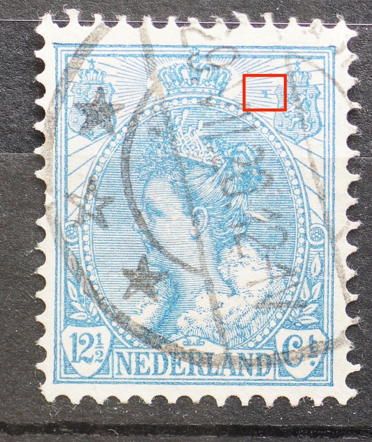 NVPH 63 - blauwe vlek naast rechter wapenschild