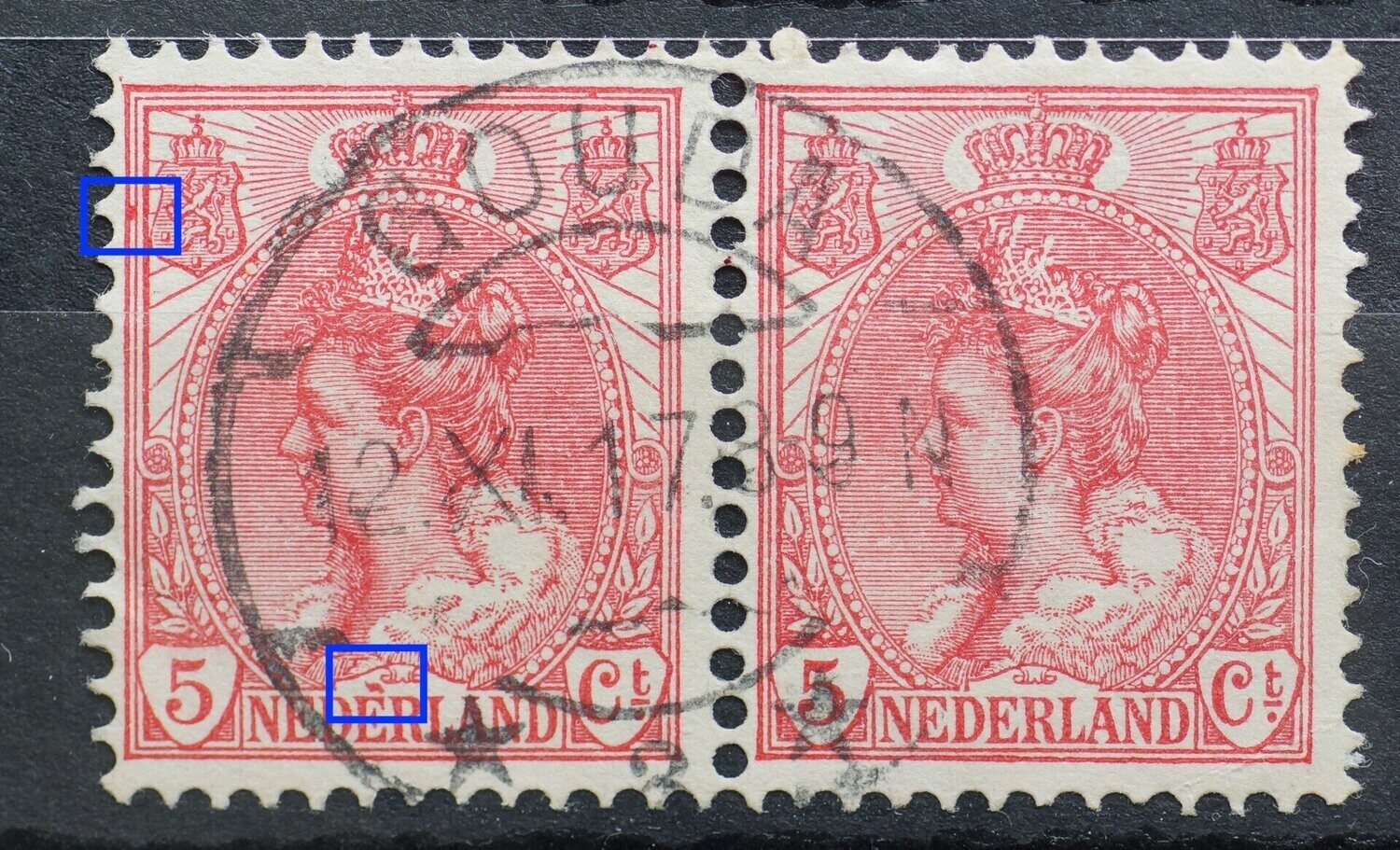 NVPH 60 (paar) - linker zegel met rode vlekken