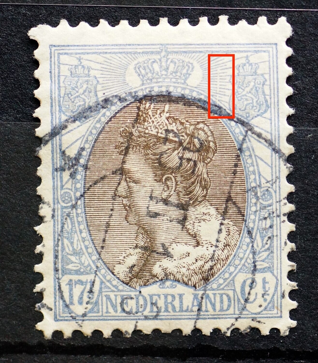 NVPH 67 - witte verticale kras door stralen, rechts van kroon
